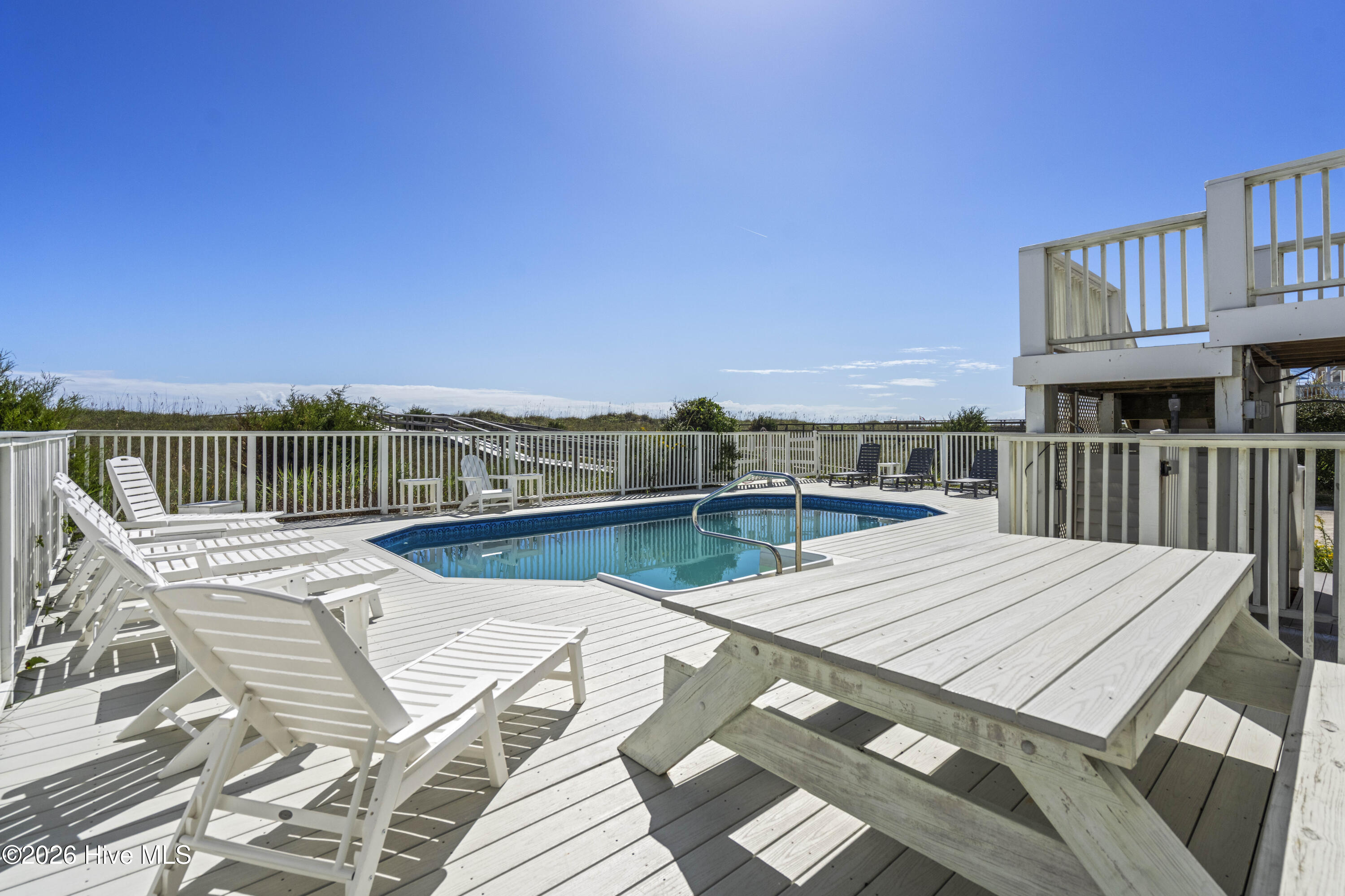 100550825 | Photo 63