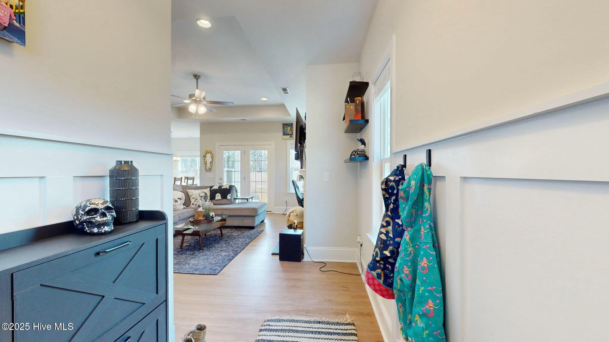 100558663 | Photo 16