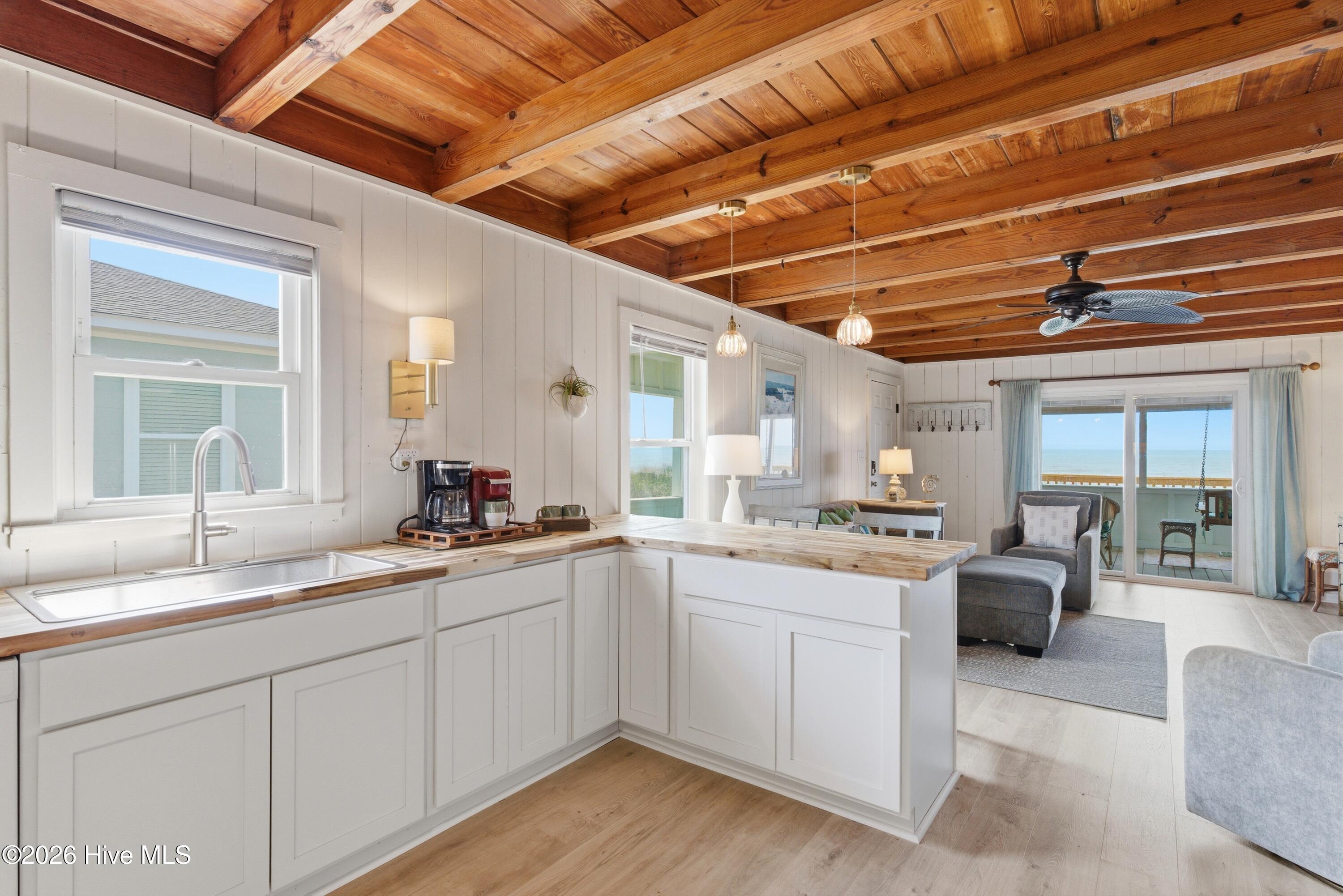 100570347 | Photo 22