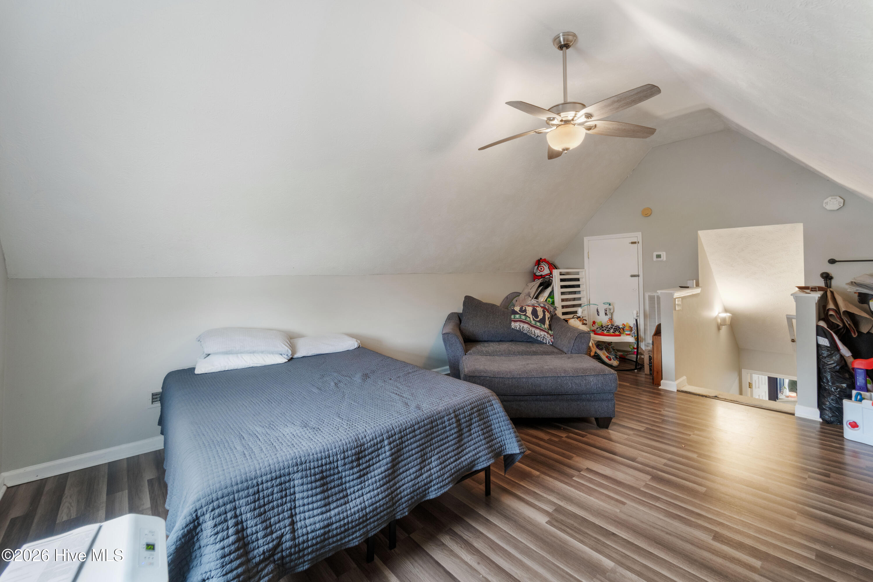 100568896 | Photo 17