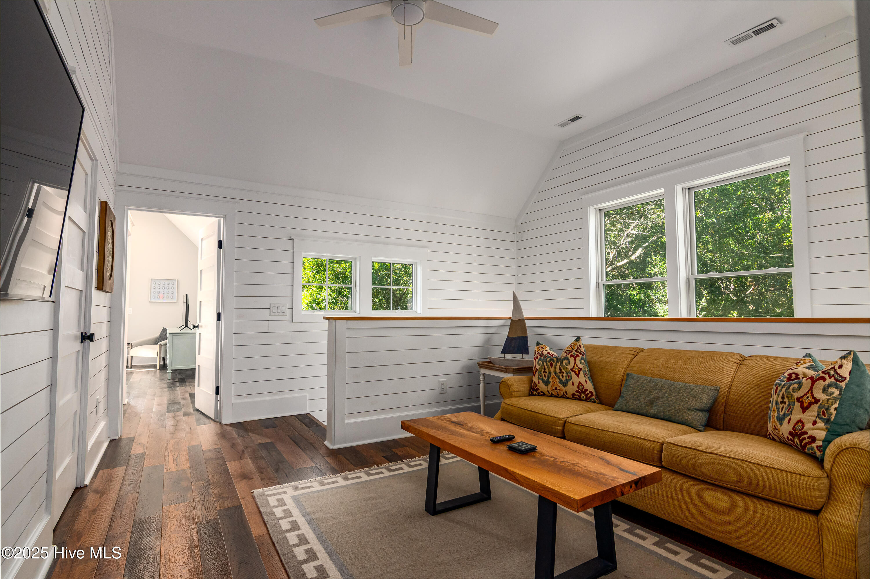 100530236 | Photo 43