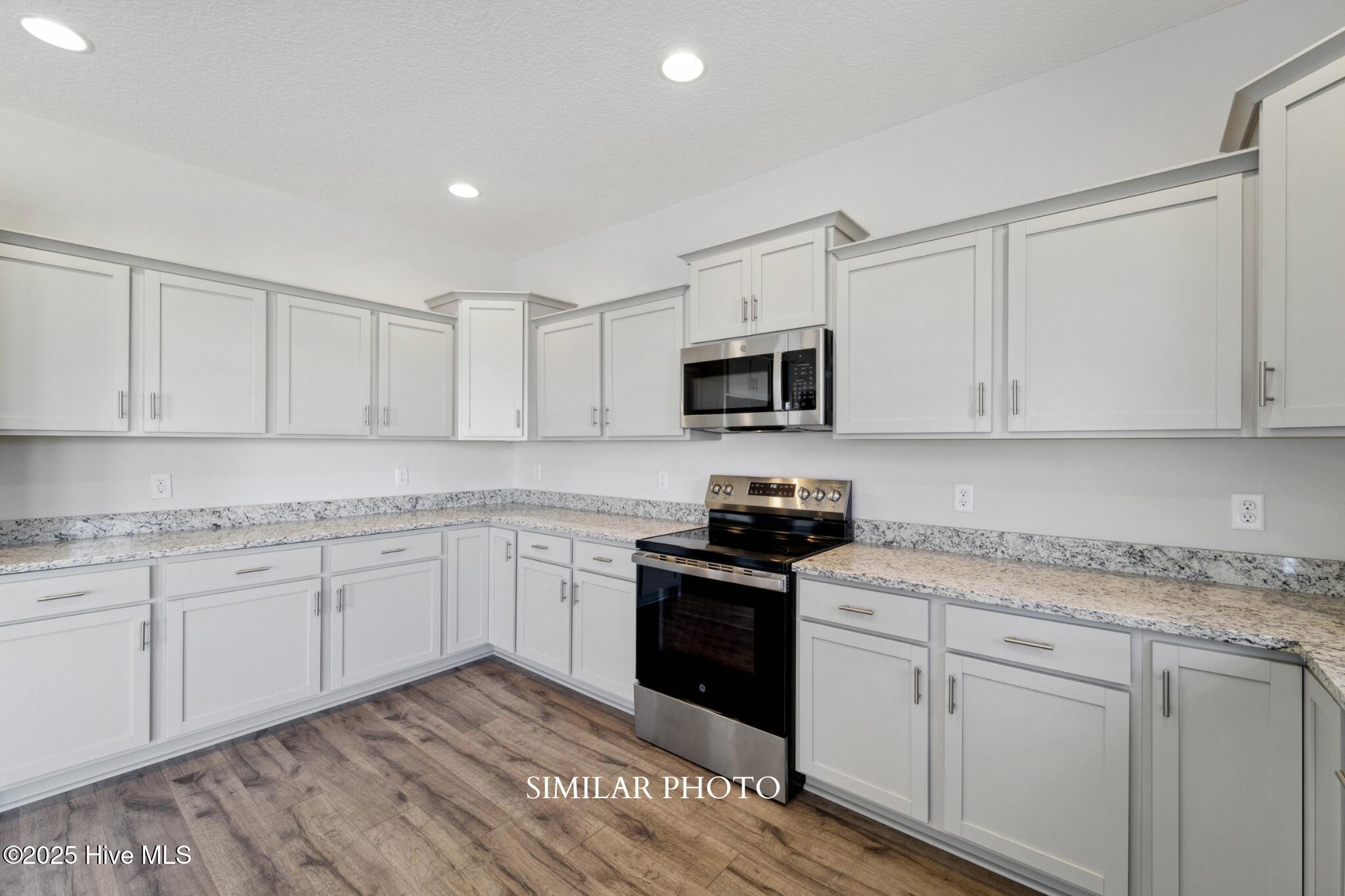 205 Windsor Run Boulevard, Jacksonville, NC 28546 – photo 14: SIMILAR PHOTO 16 (5)