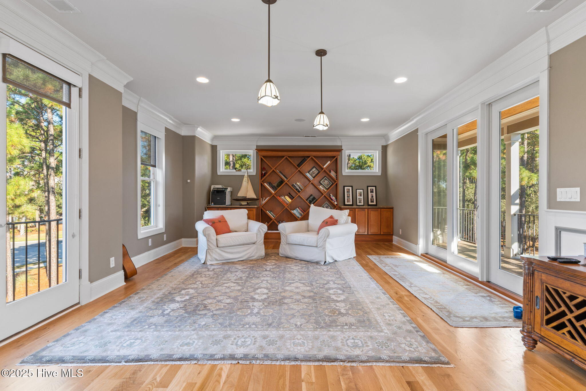 100540302 | Photo 56