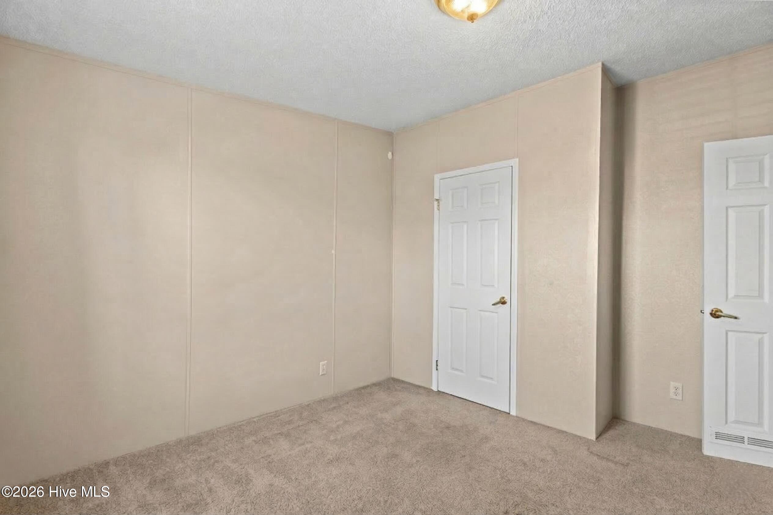 100561746 | Photo 23