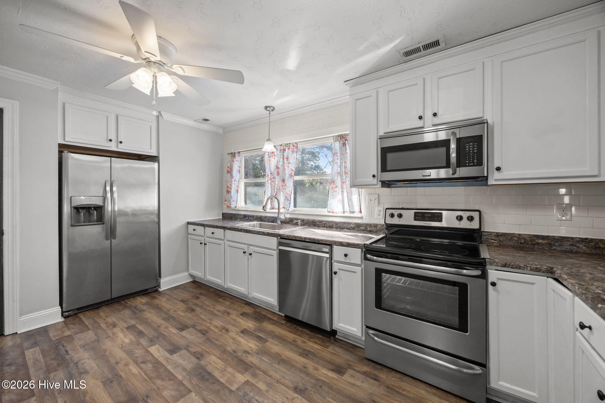 100555962 | Photo 12