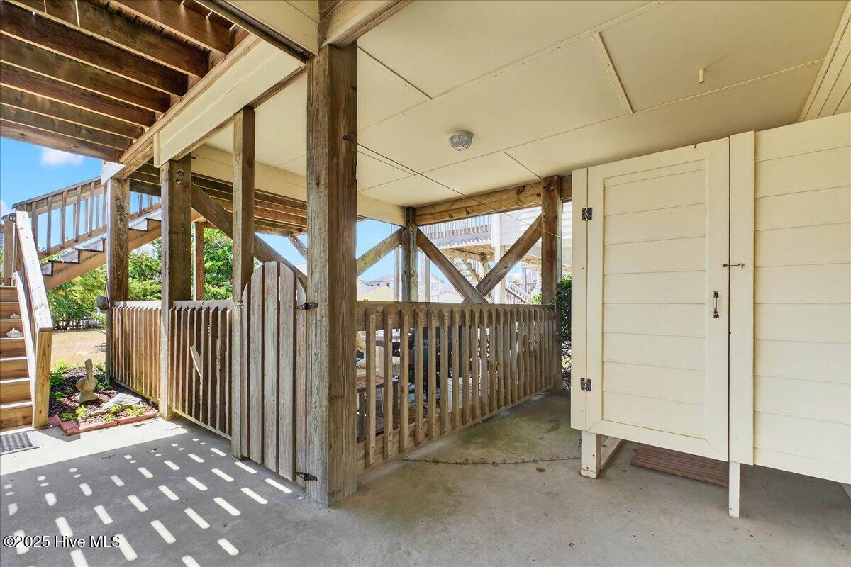 100532821 | Photo 40