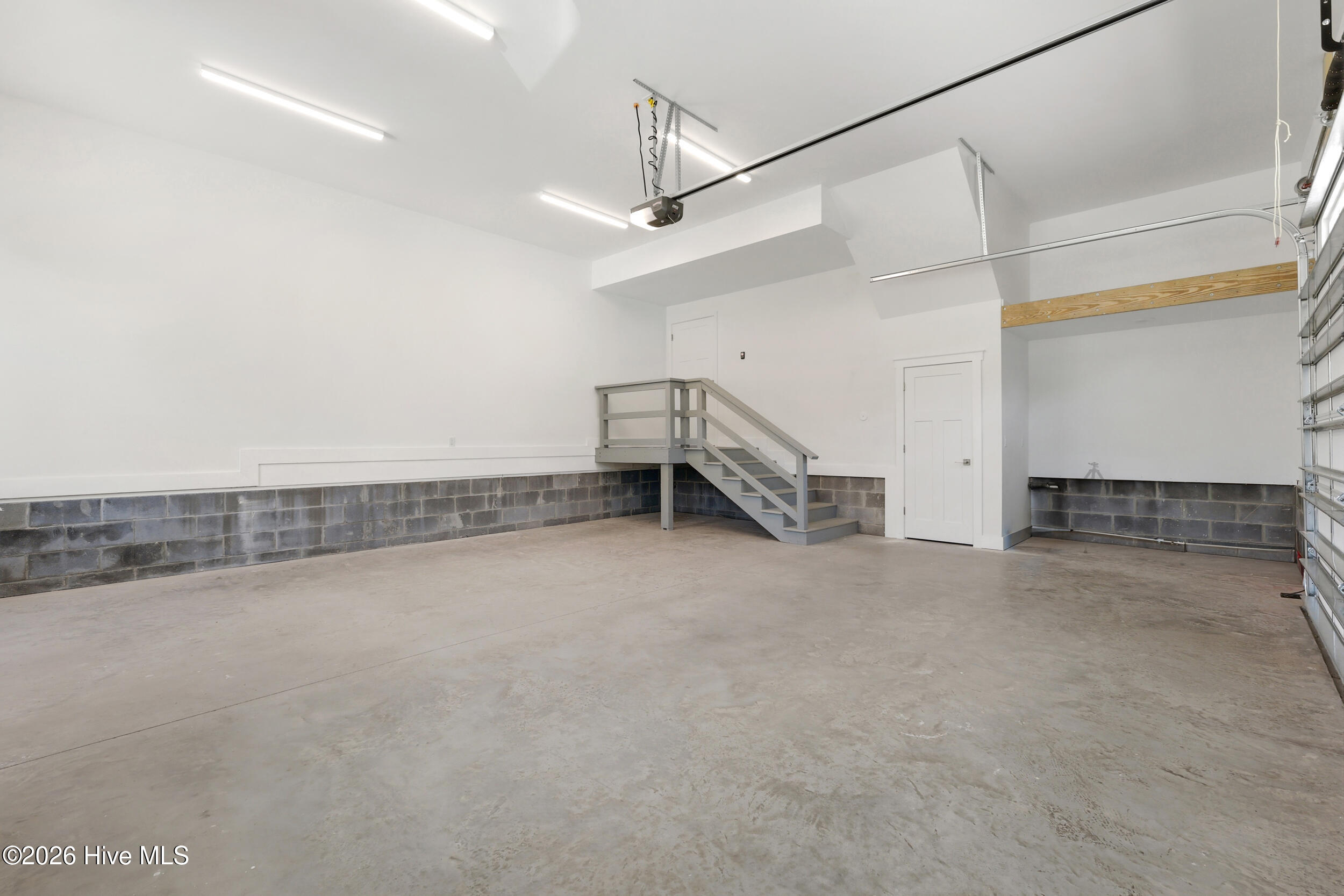 100566568 | Photo 46