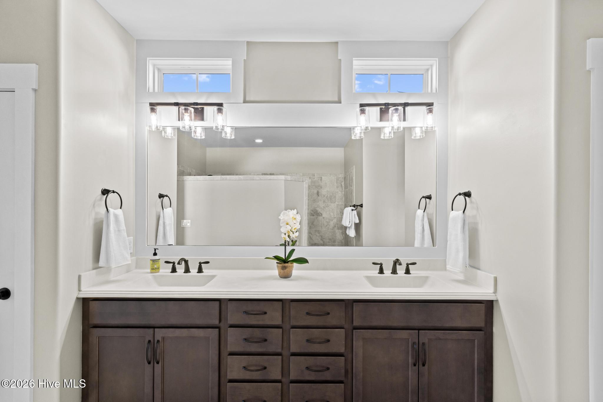 100561204 | Photo 40