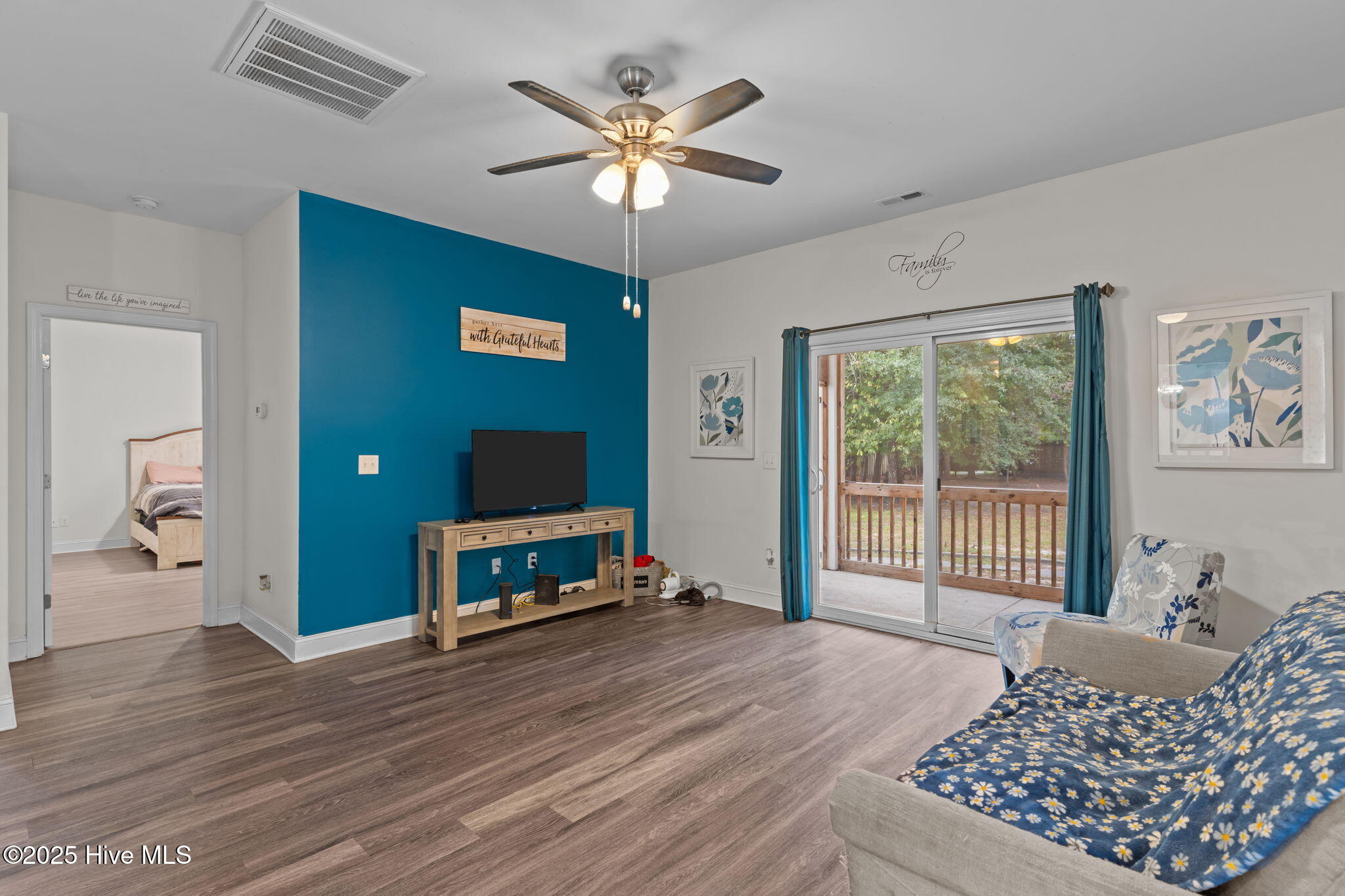 100537079 | Photo 13