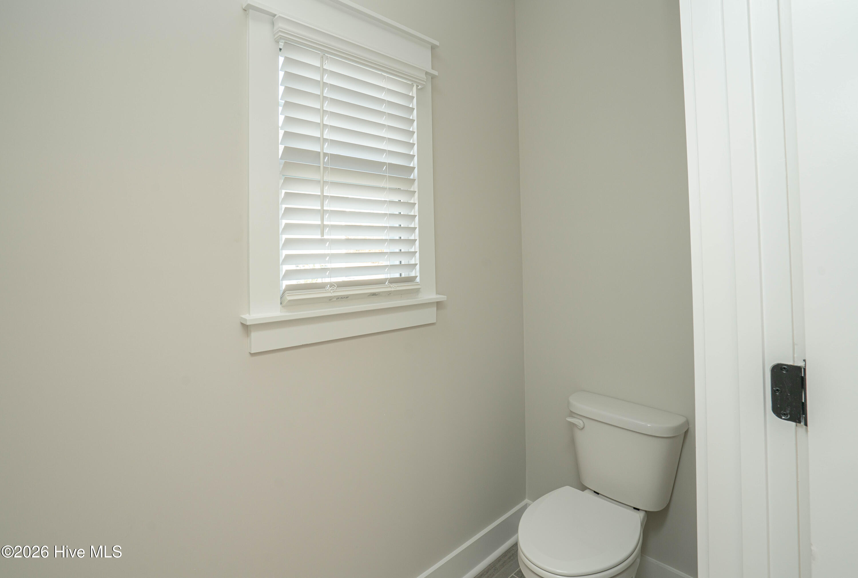 100548241 | Photo 18