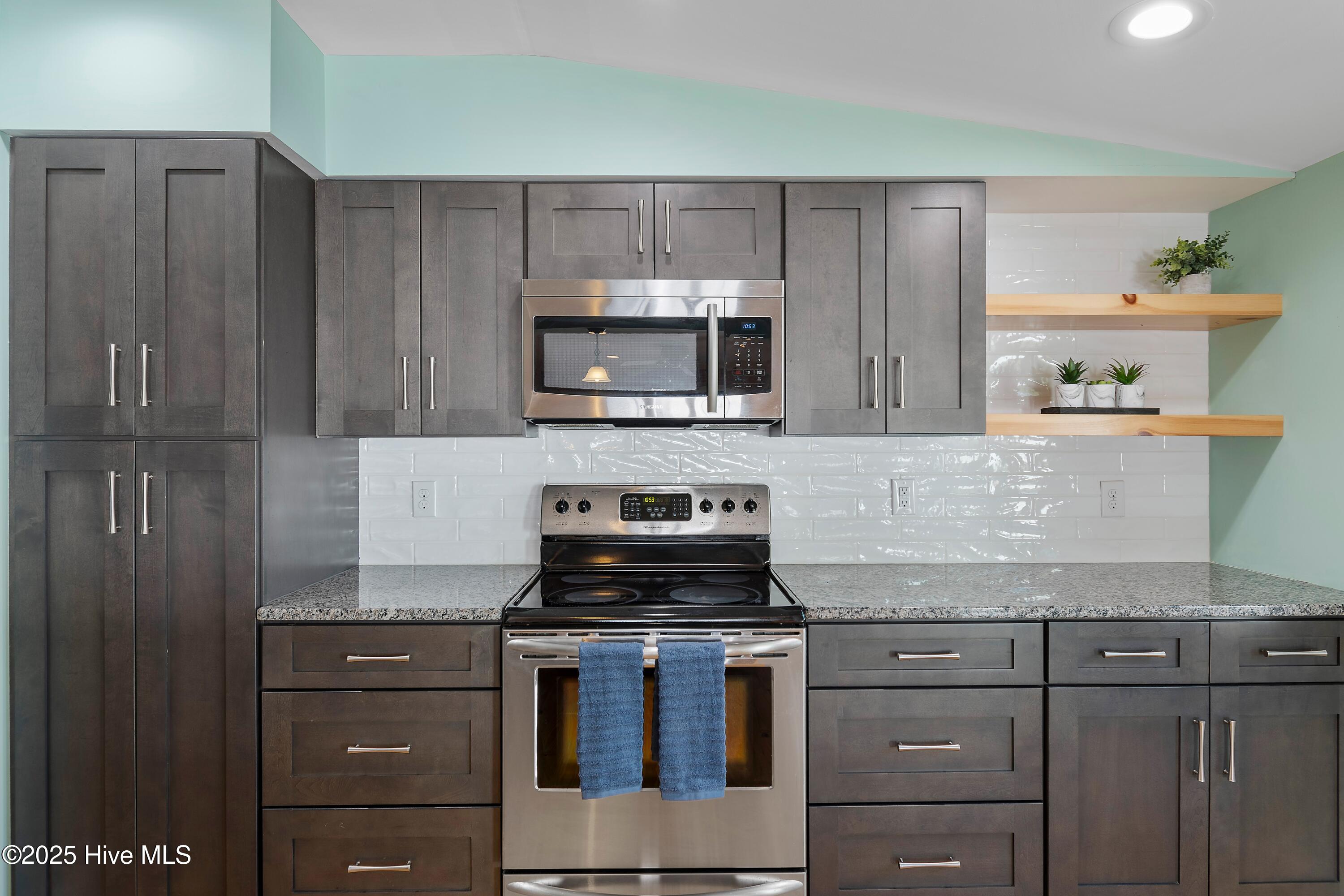 100537849 | Photo 22