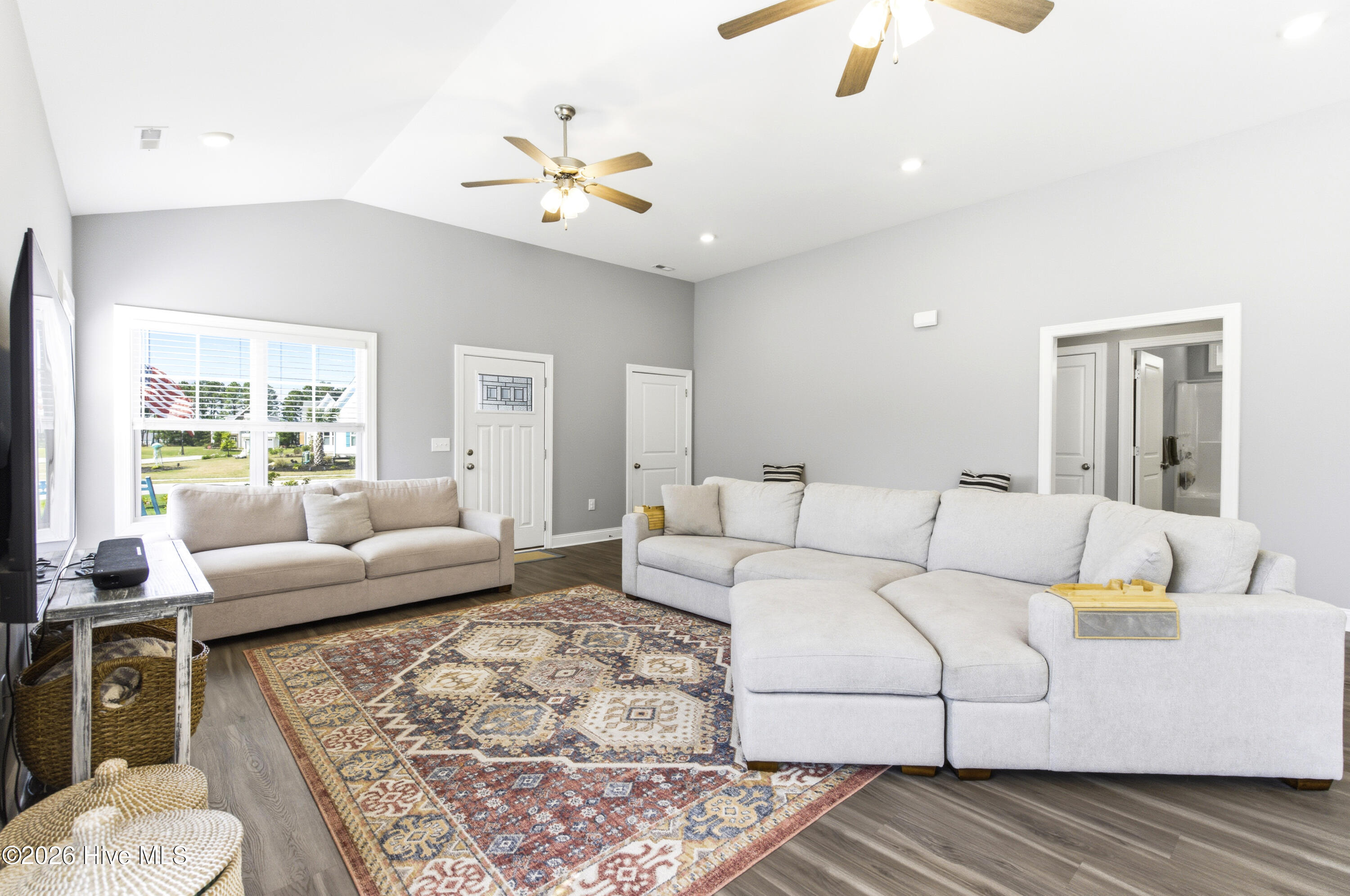 100568018 | Photo 17