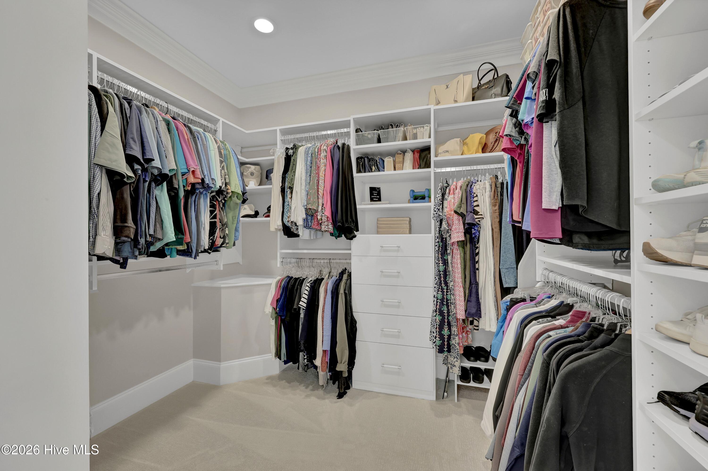 100569370 | Photo 31