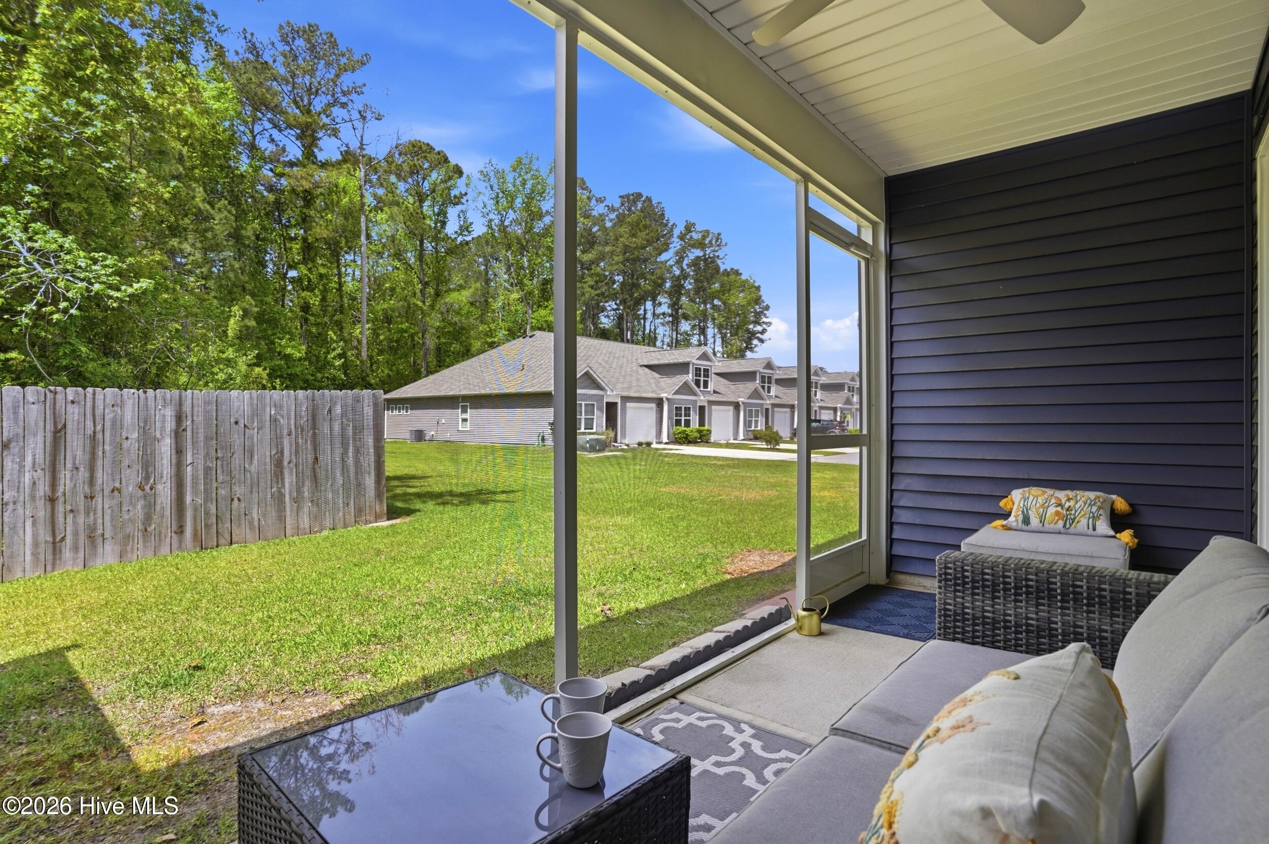 100566288 | Photo 24