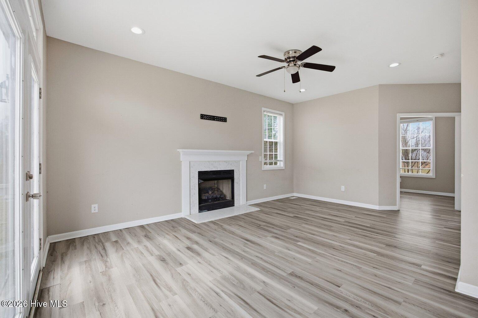 100558673 | Photo 14