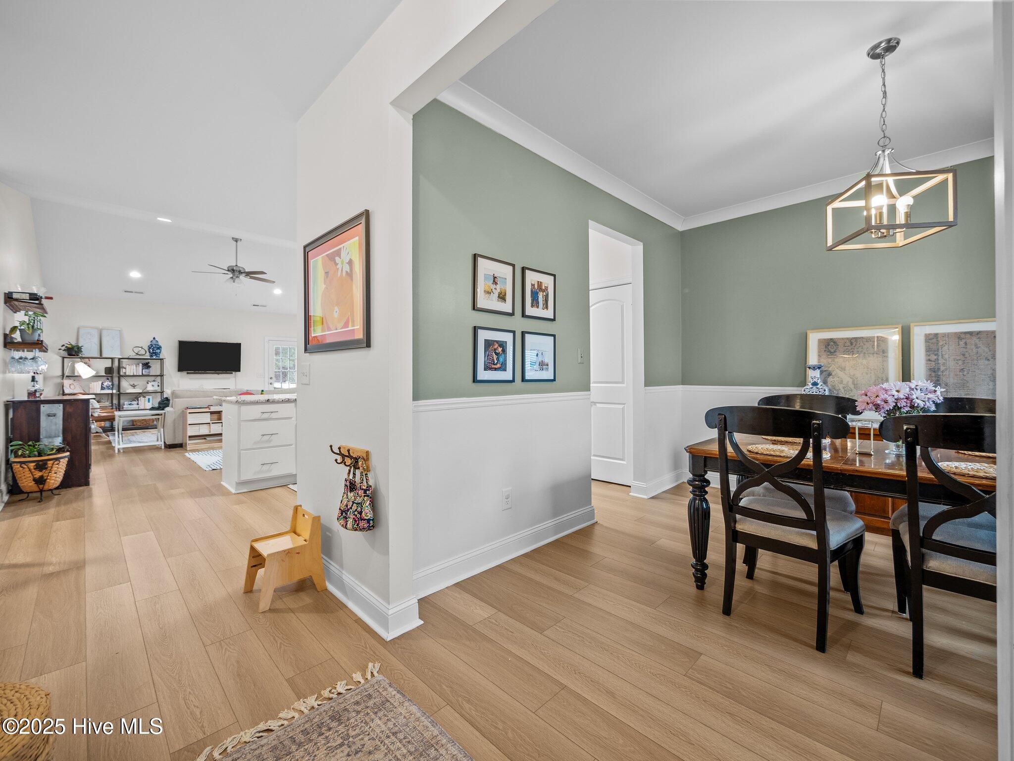 100565720 | Photo 34