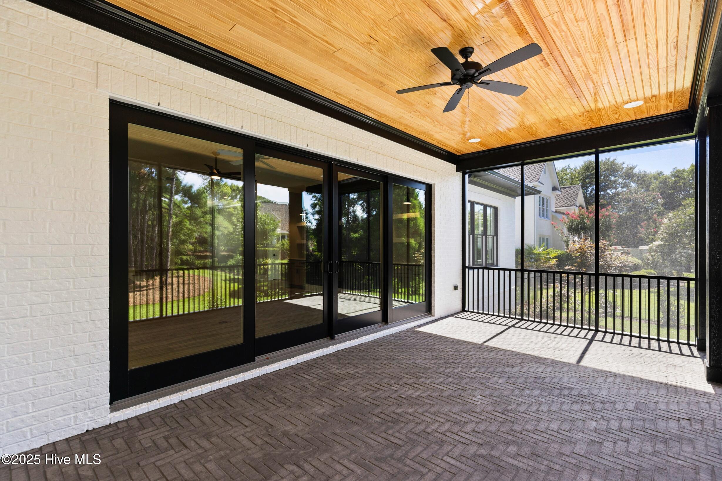 100537475 | Photo 49