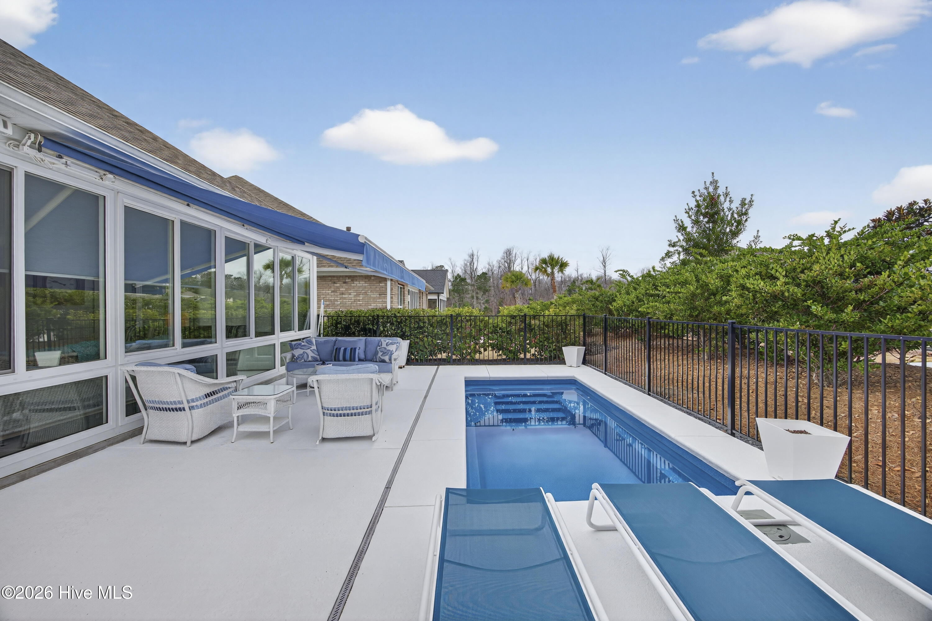 100551678 | Photo 13