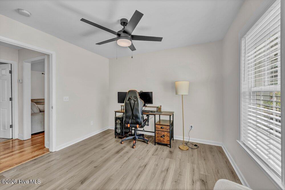 100570589 | Photo 21