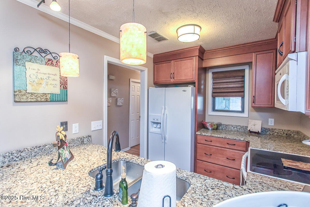 100530342 | Photo 10