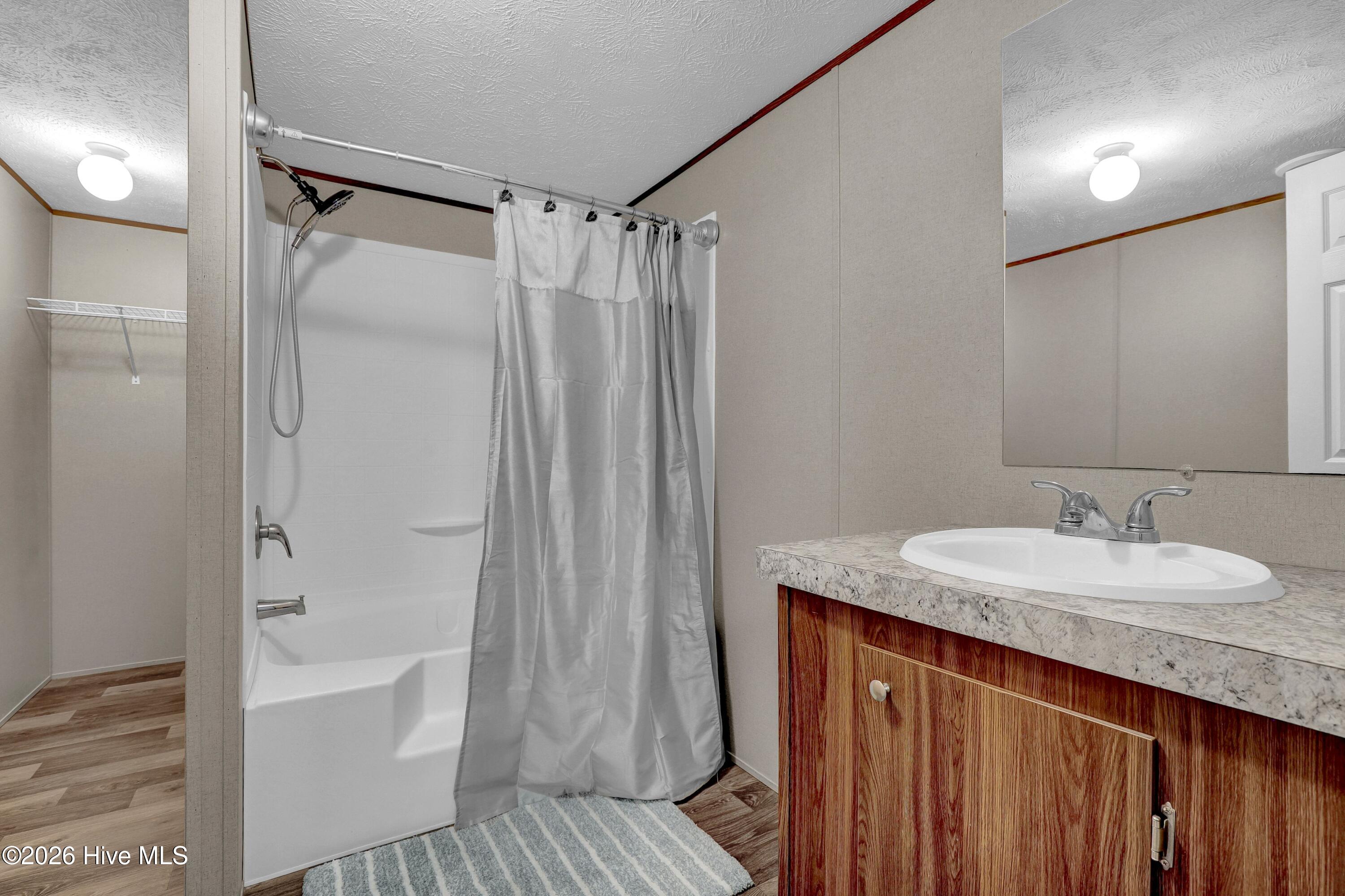 100570653 | Photo 18