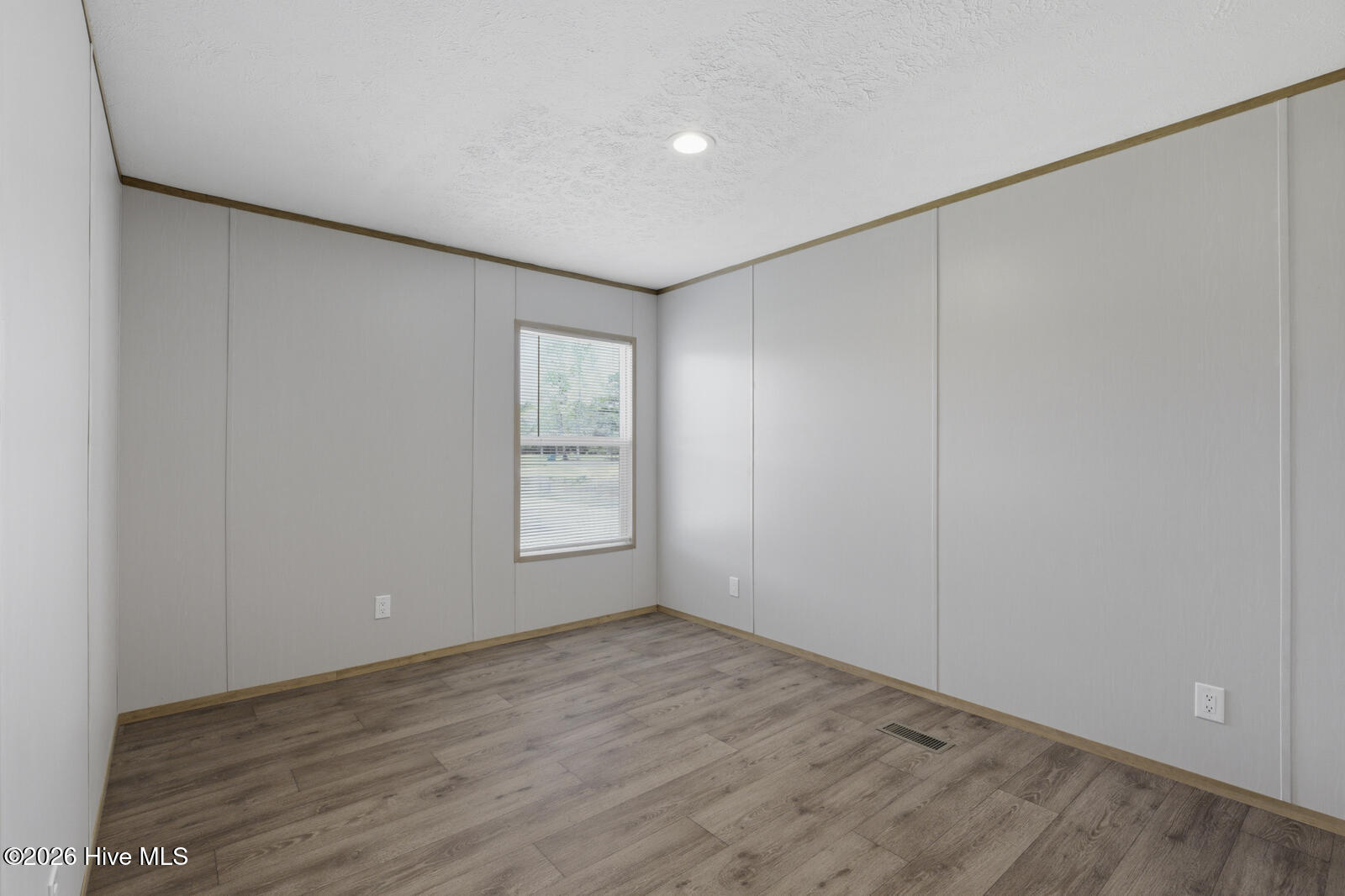 100565358 | Photo 21