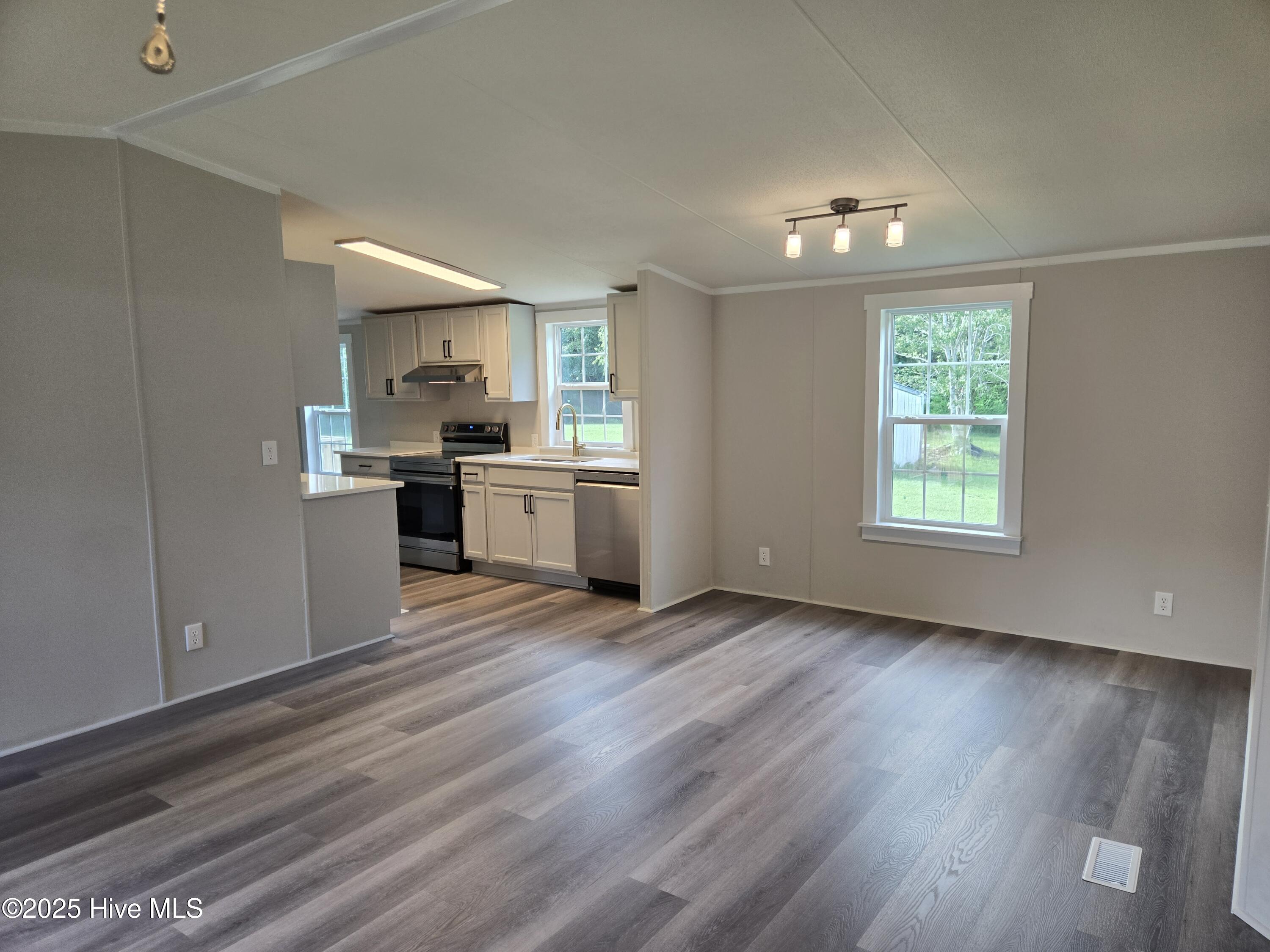 288 Lanier Avenue, Rocky Point, NC 28457 – photo 10: 20250806_171143