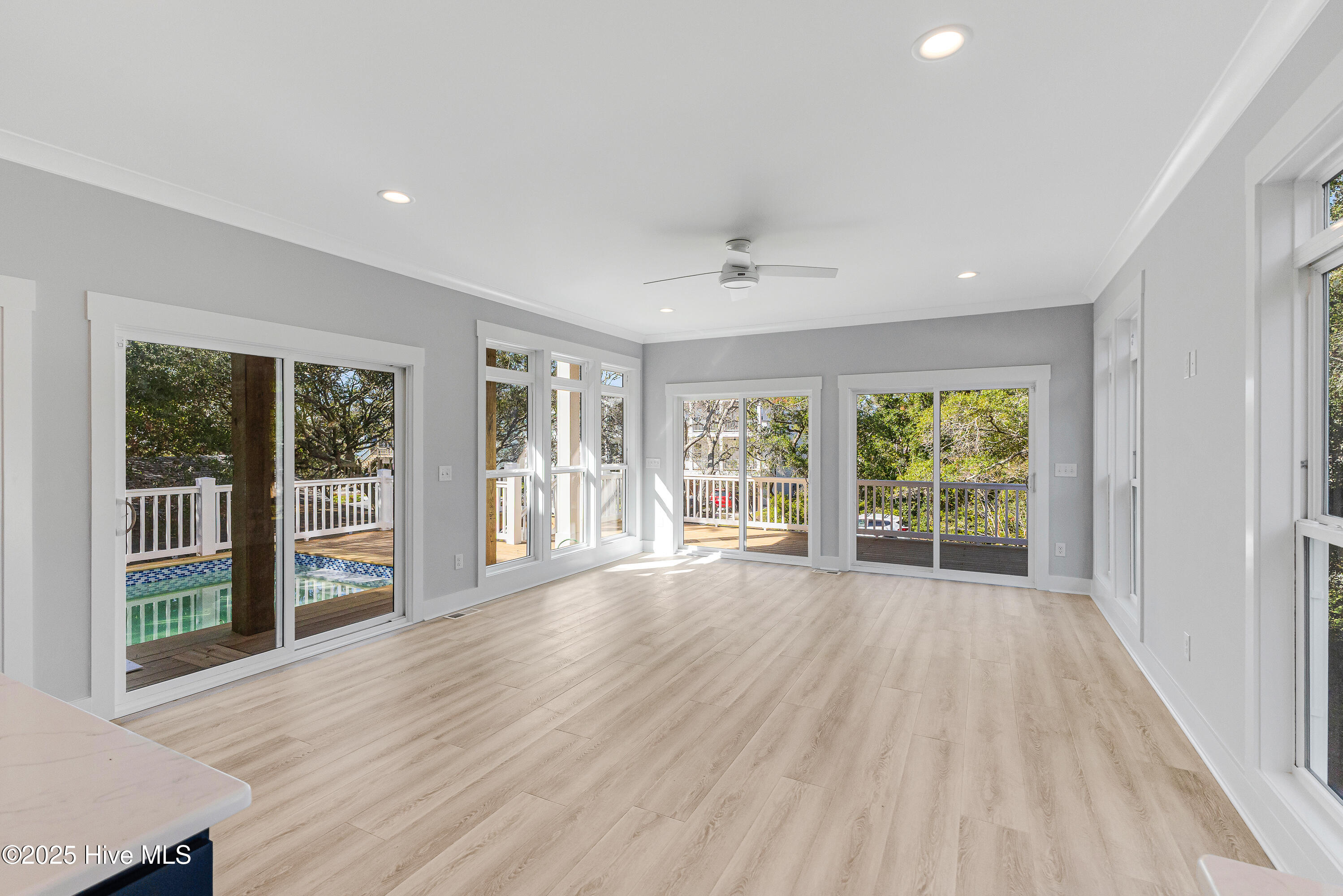 100535613 | Photo 10