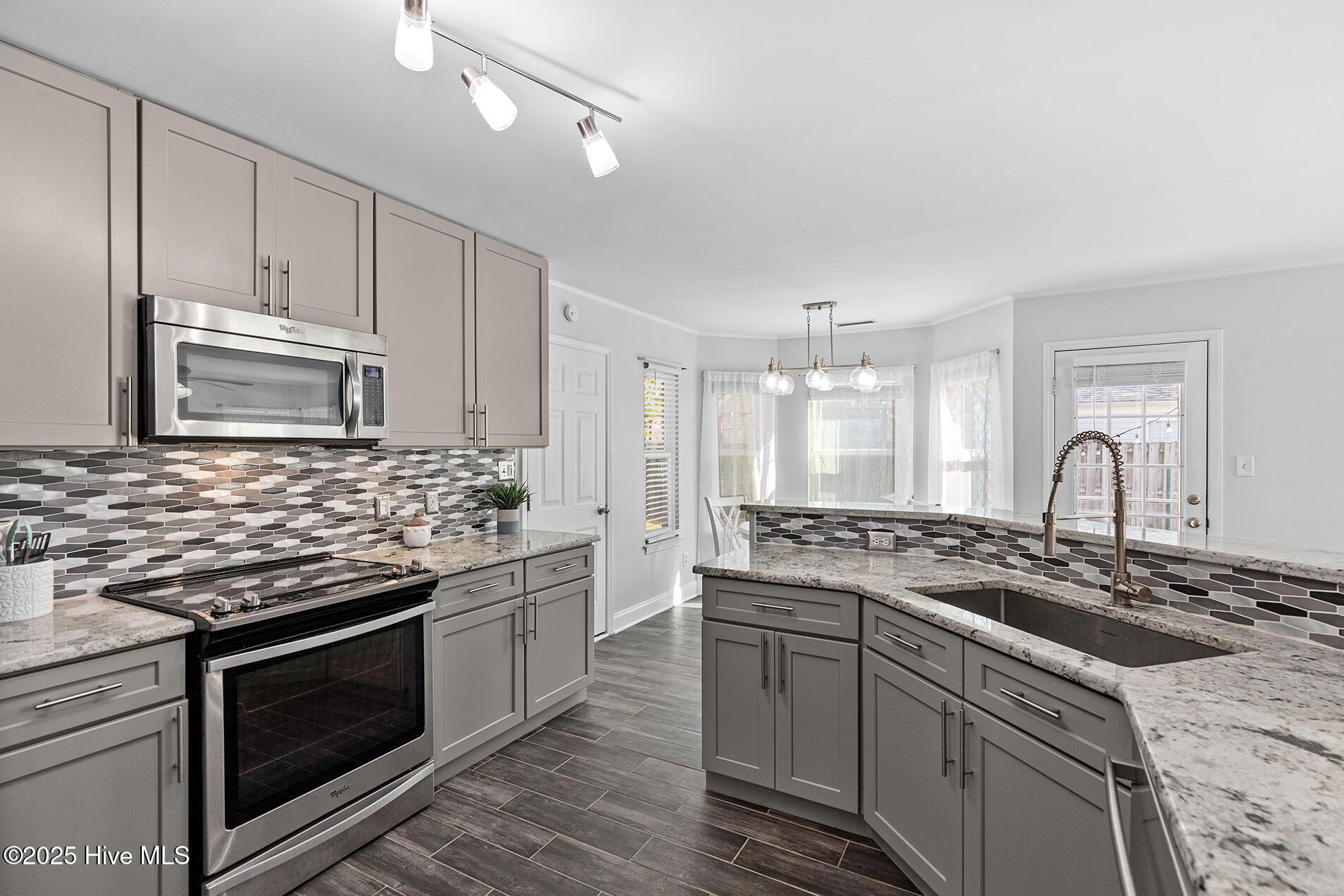 6701 Kestral Drive, Wilmington, NC 28409 – photo 14: IMG_1179