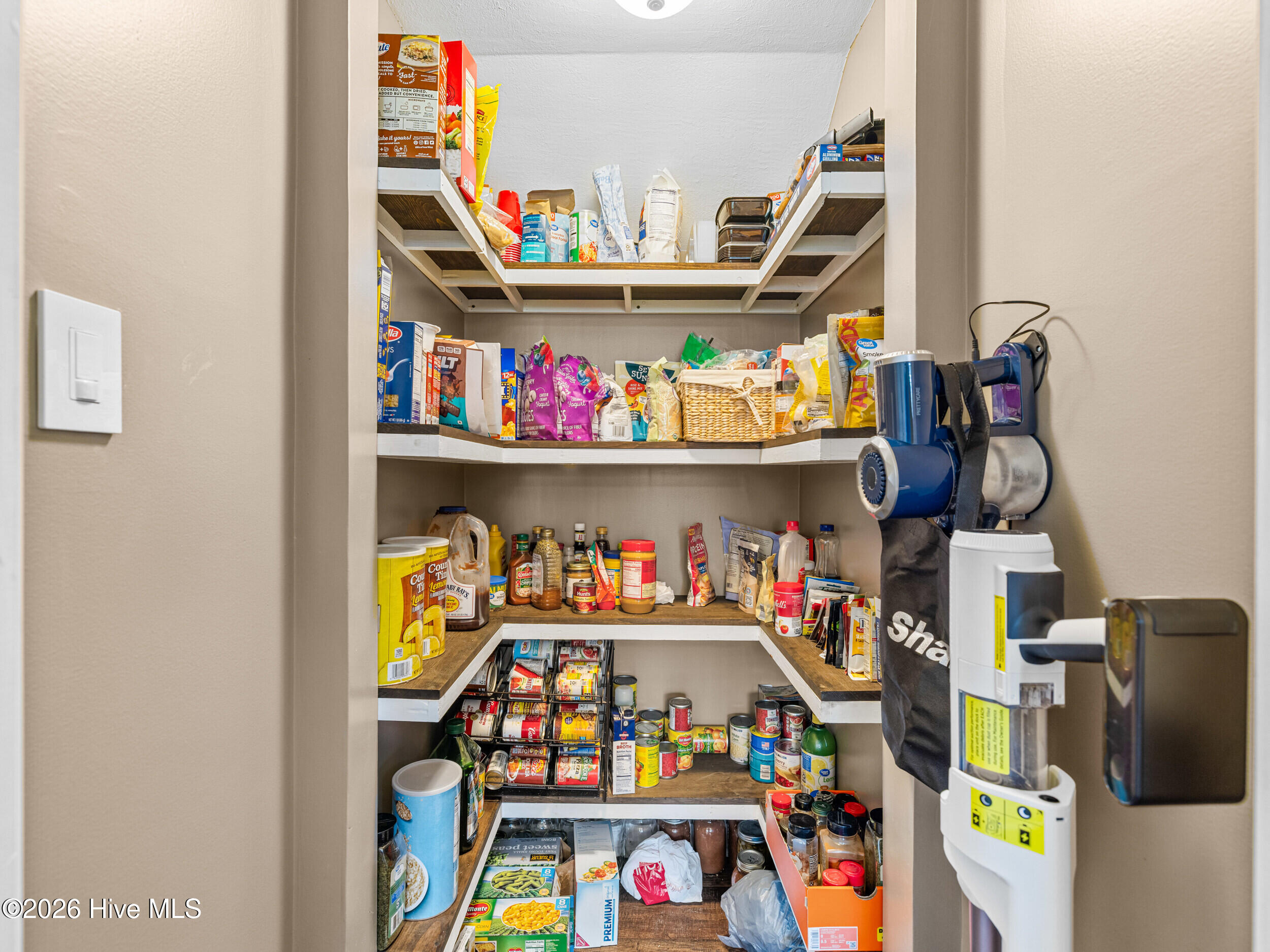 100568044 | Photo 27