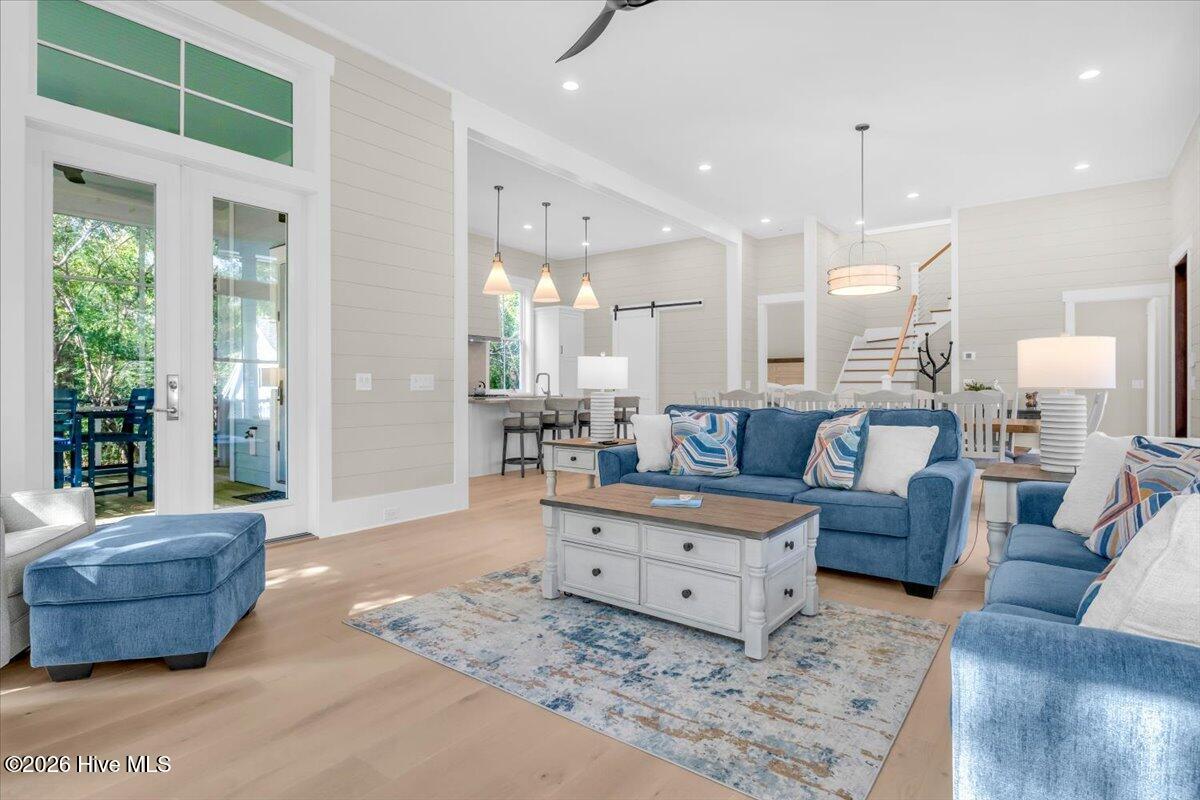 100563677 | Photo 14