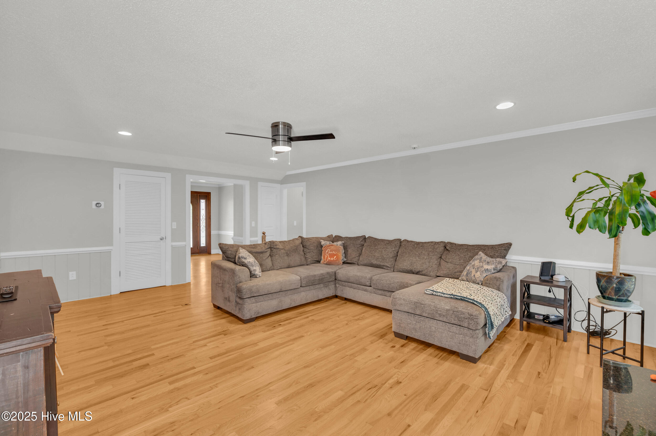 100537583 | Photo 11