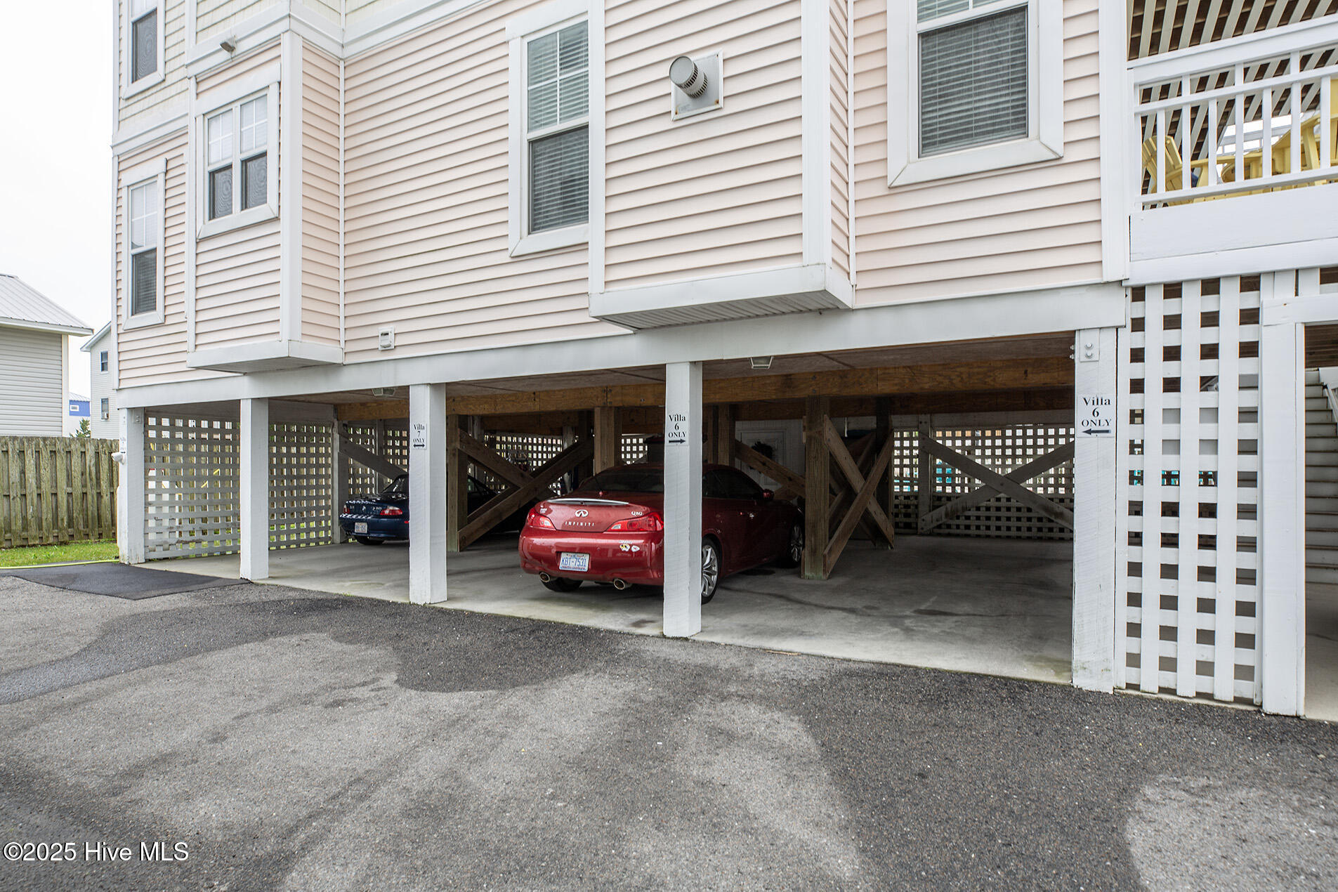 100557922 | Photo 35