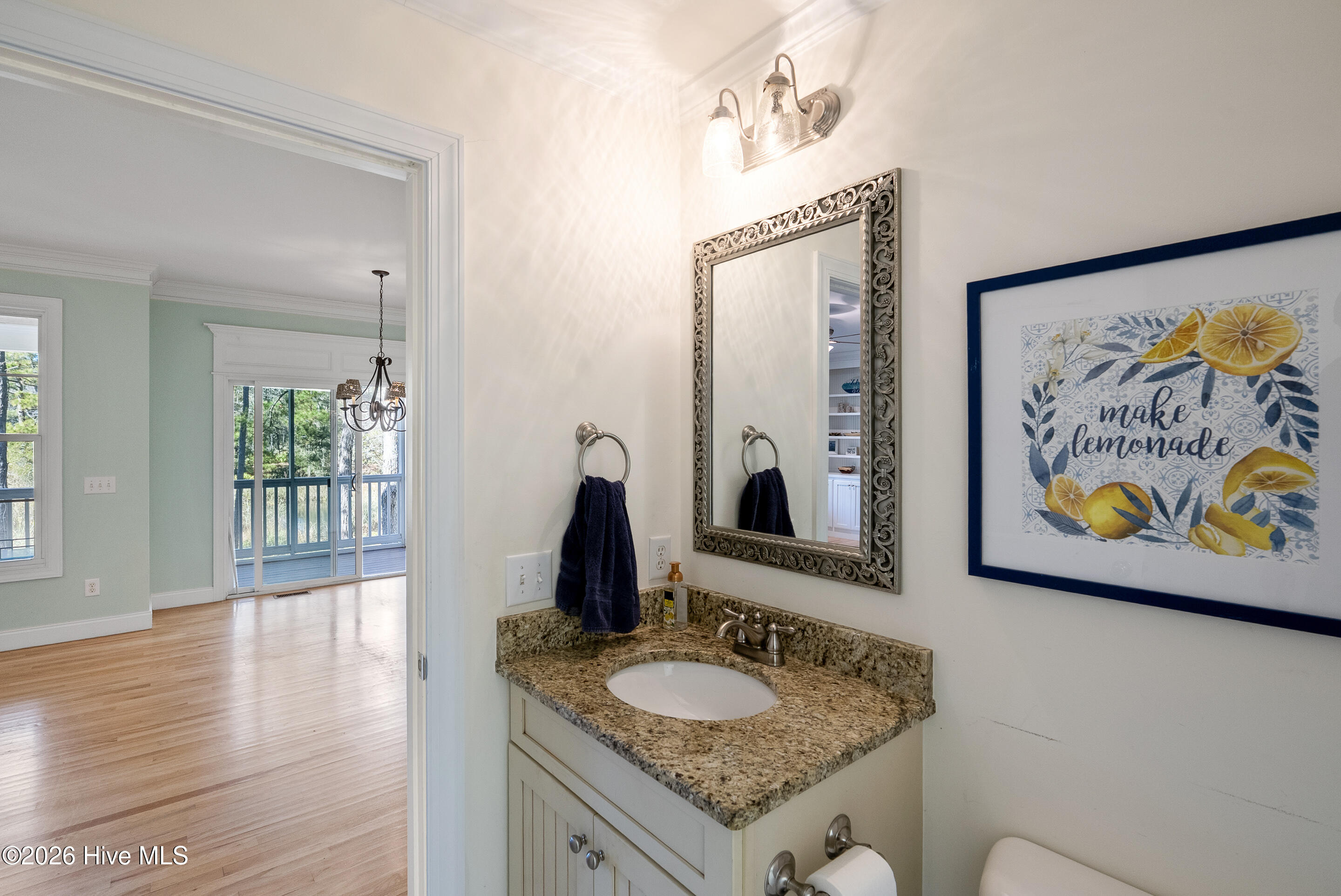 100563119 | Photo 25