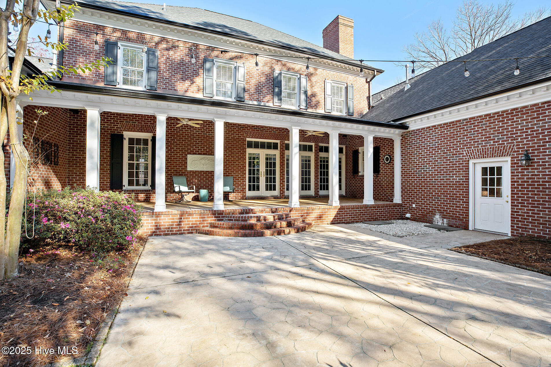 100545737 | Photo 83