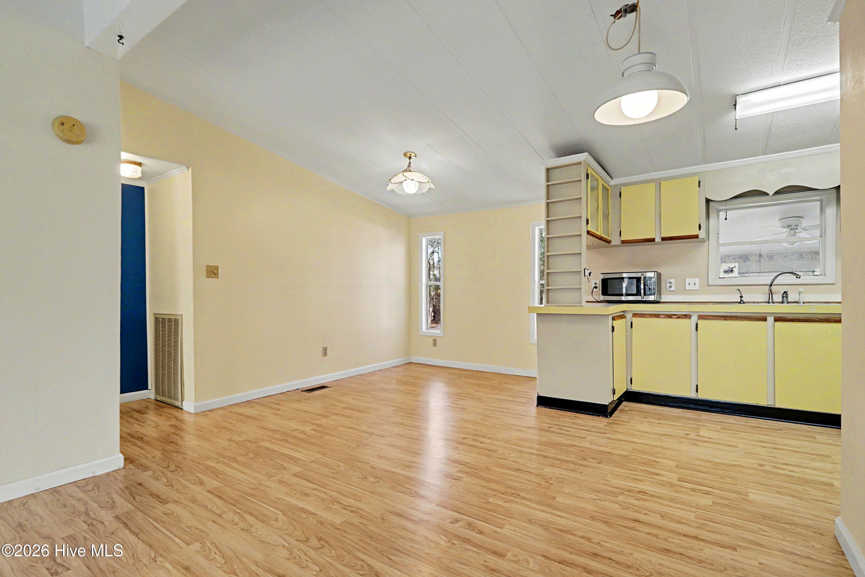 100562538 | Photo 11