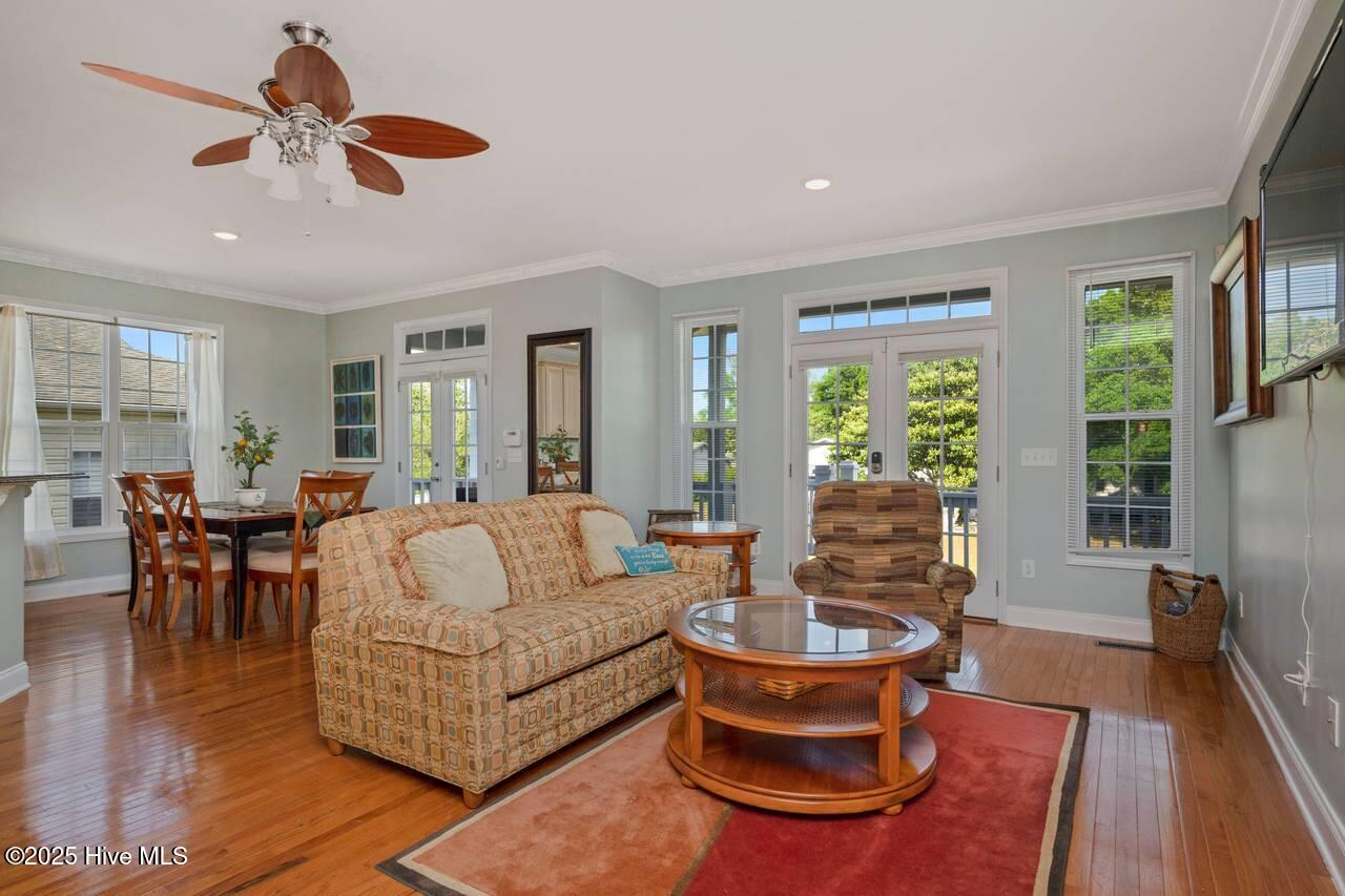 100541389 | Photo 16