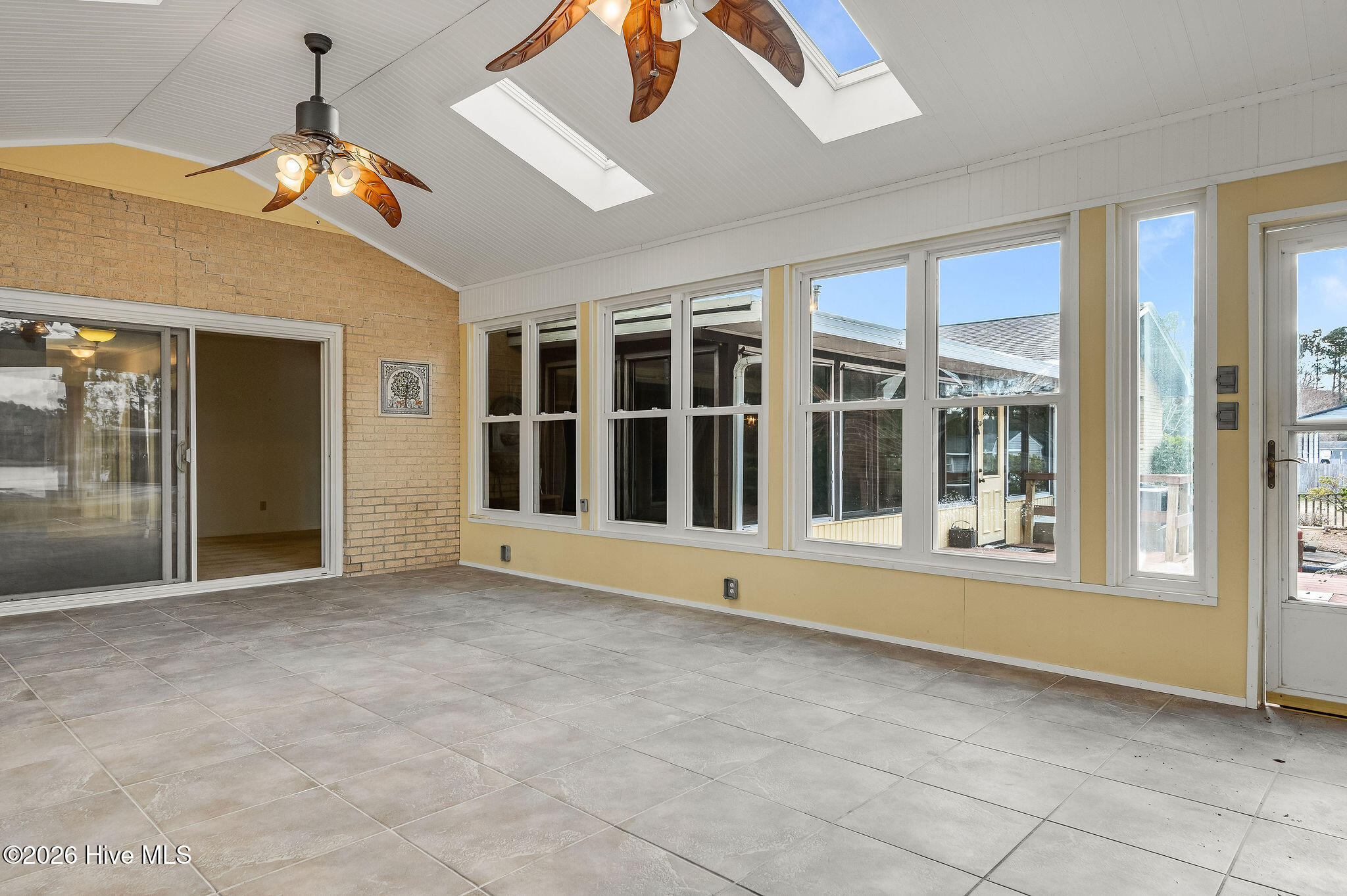 100556602 | Photo 38