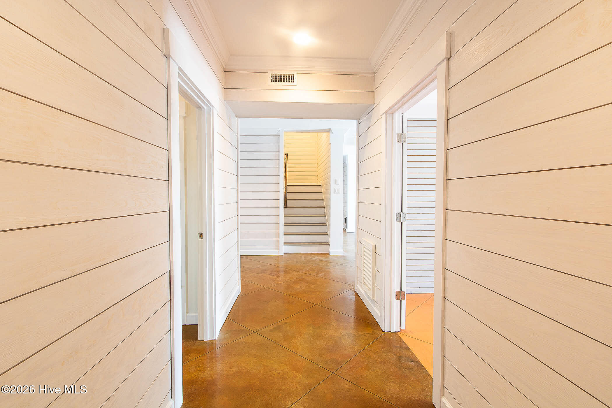 100568588 | Photo 86