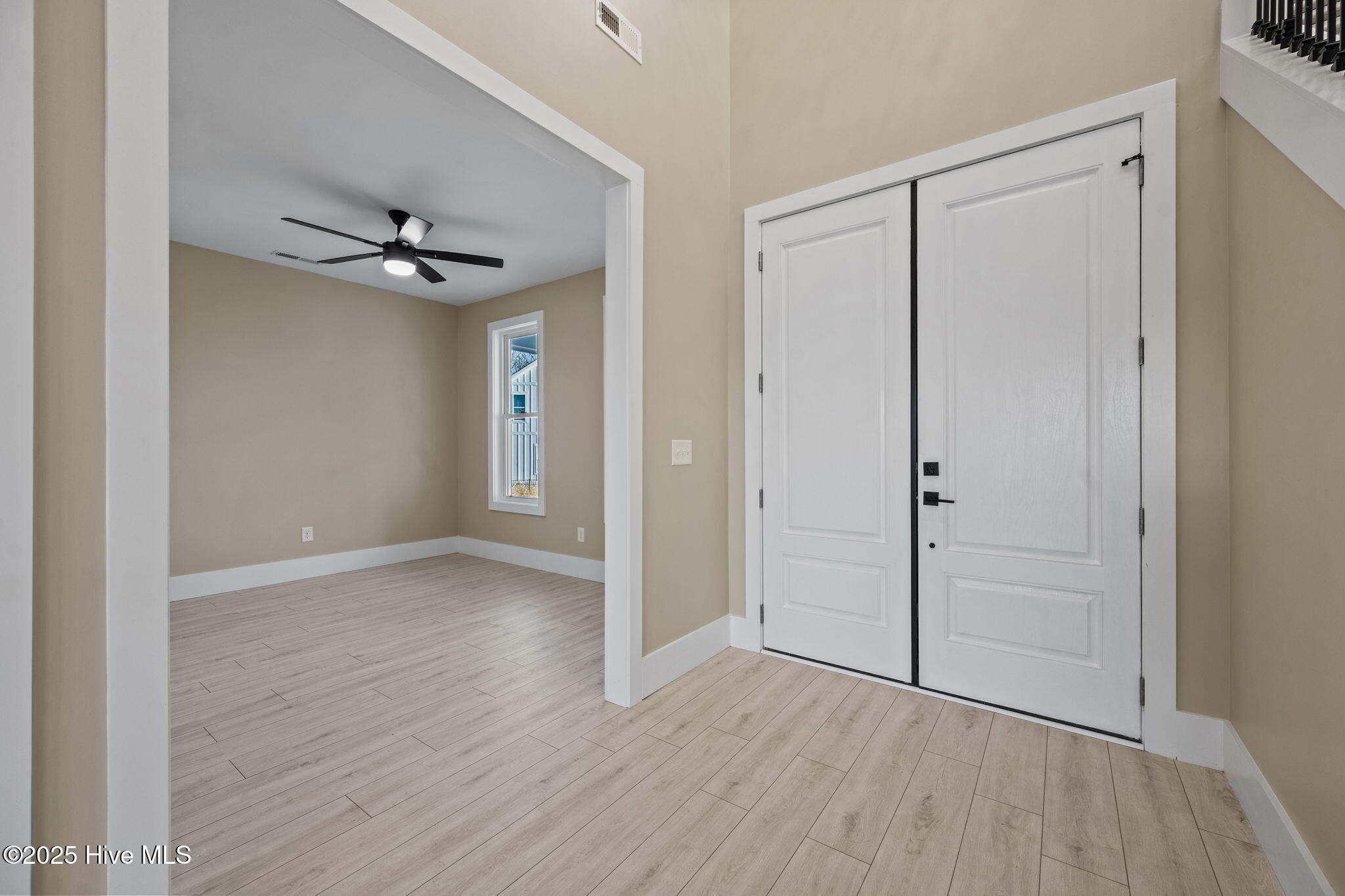 100547090 | Photo 10