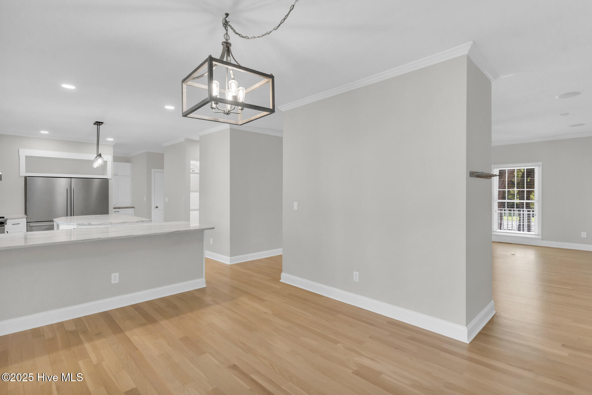 100532167 | Photo 23