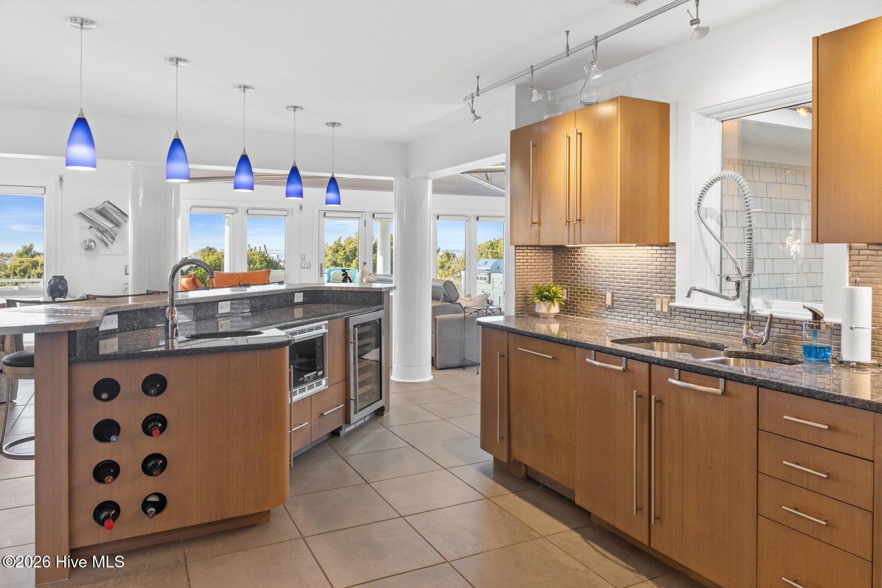 100558974 | Photo 13