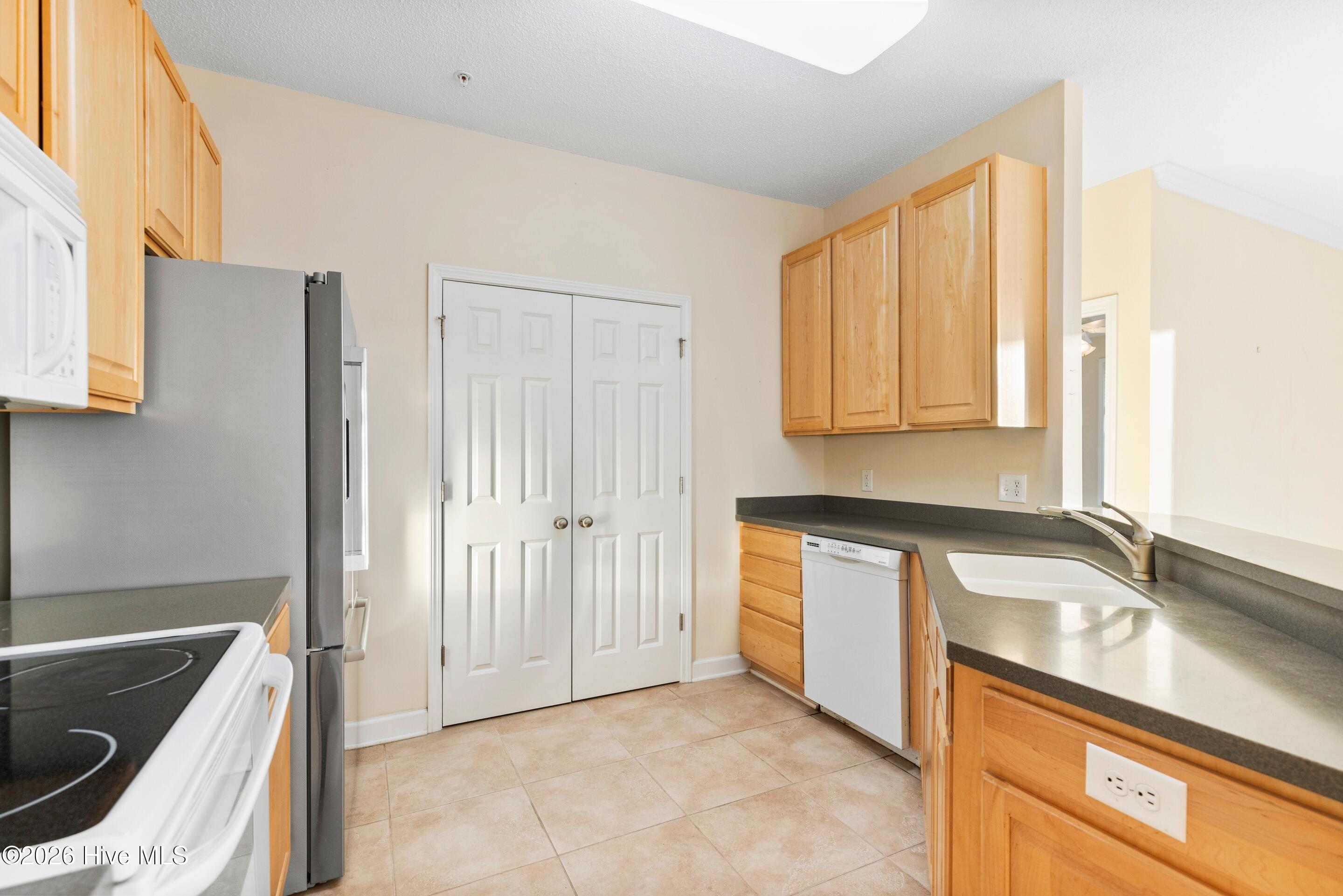 100548206 | Photo 24