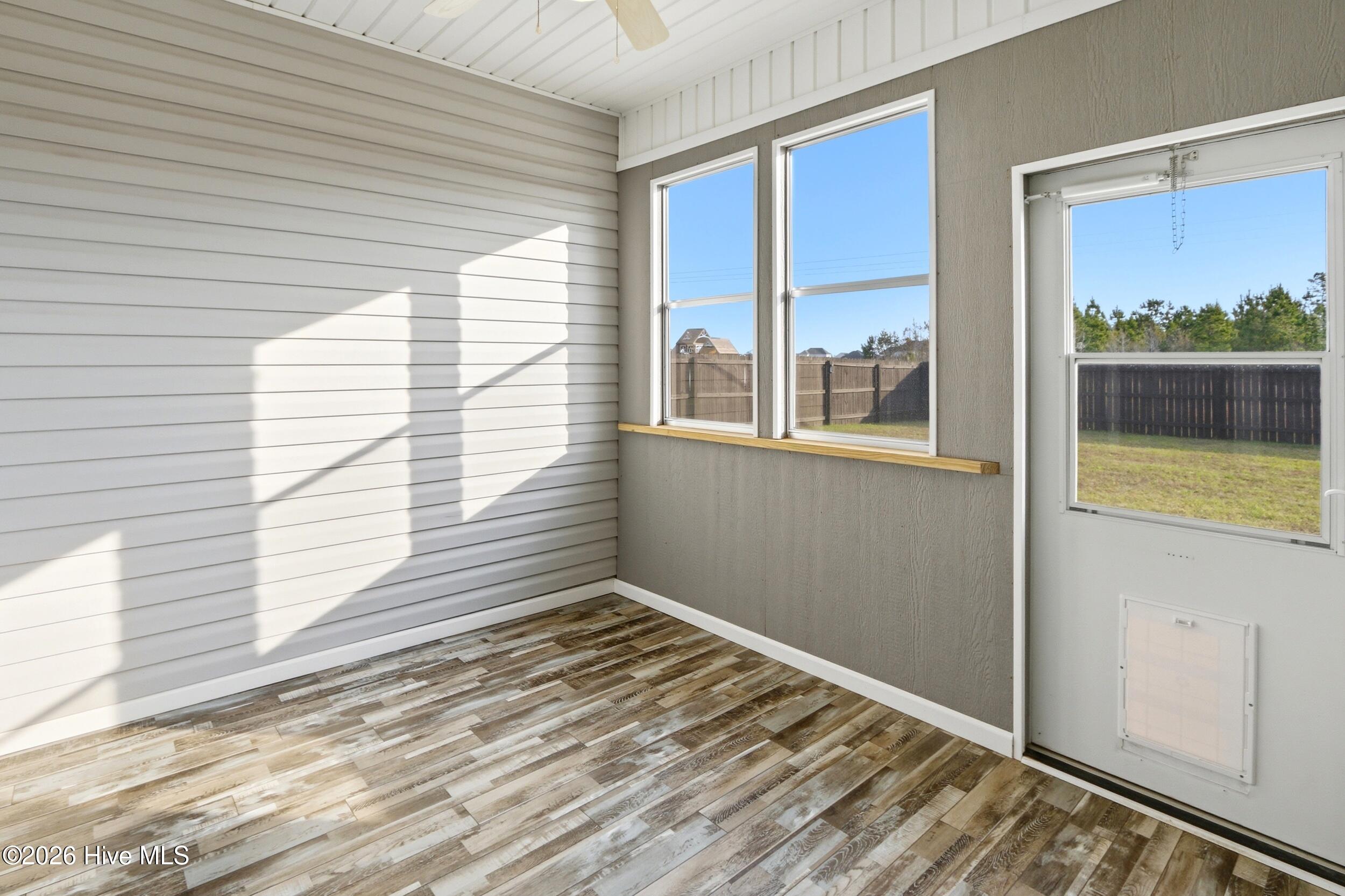 100562306 | Photo 37