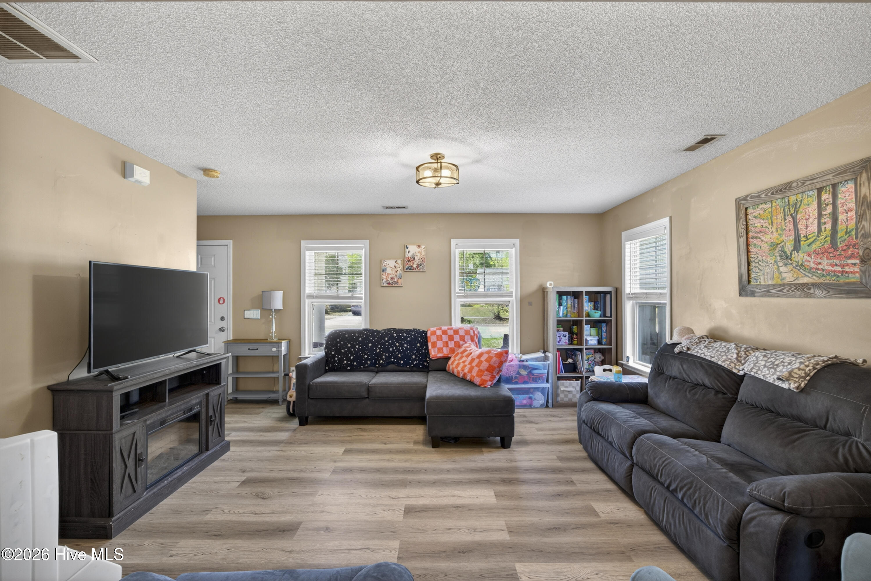 100567441 | Photo 32