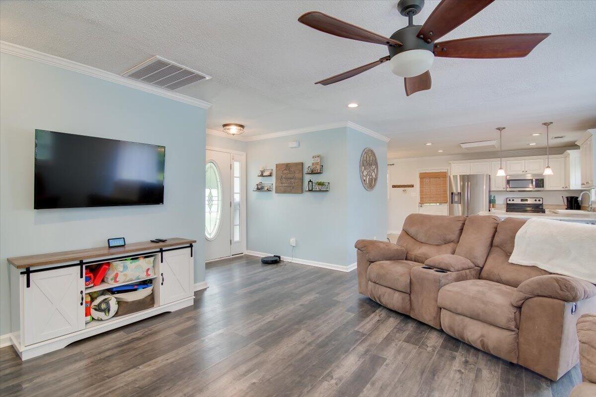 207 Colonial Court