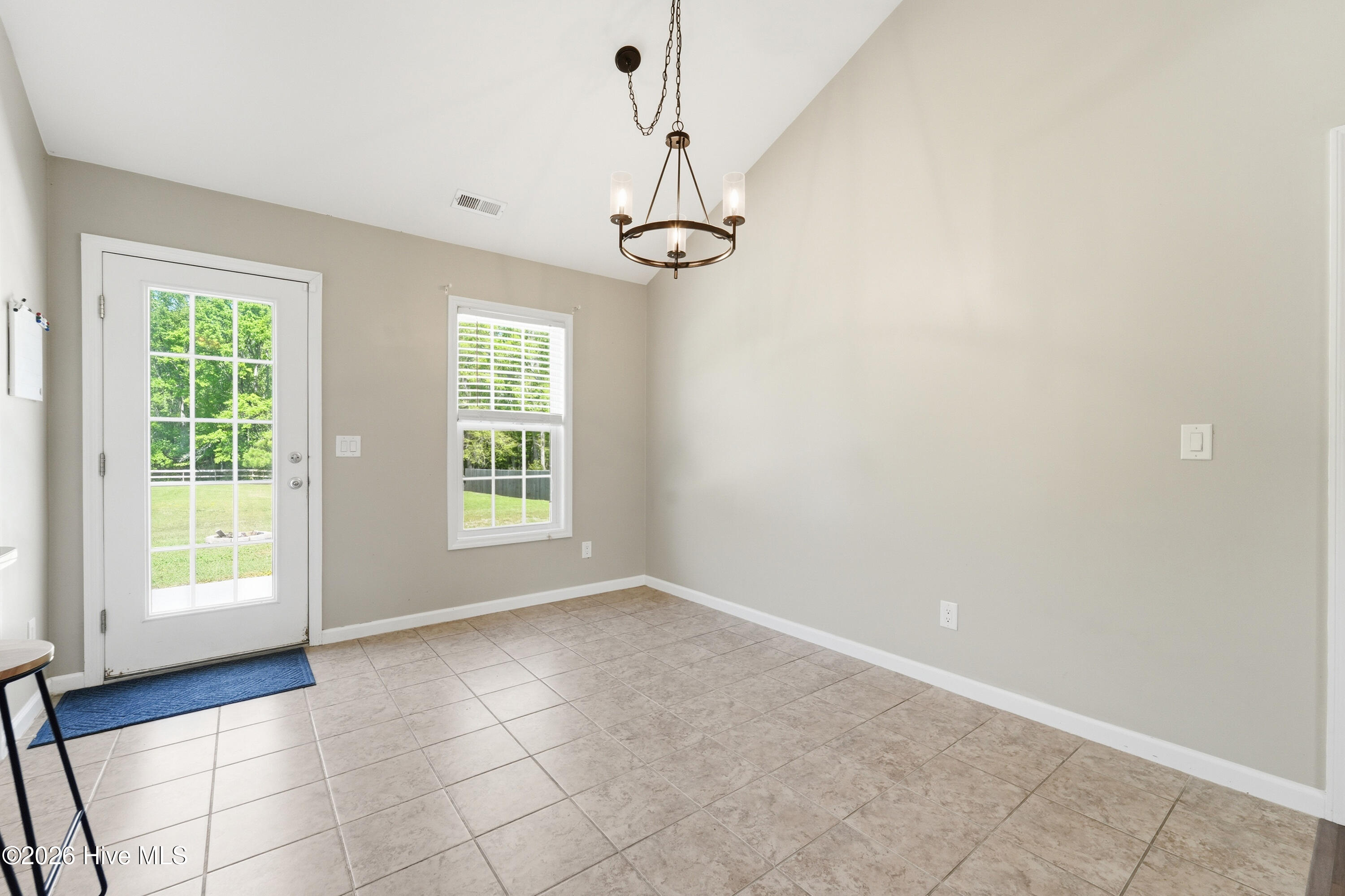 100568170 | Photo 13