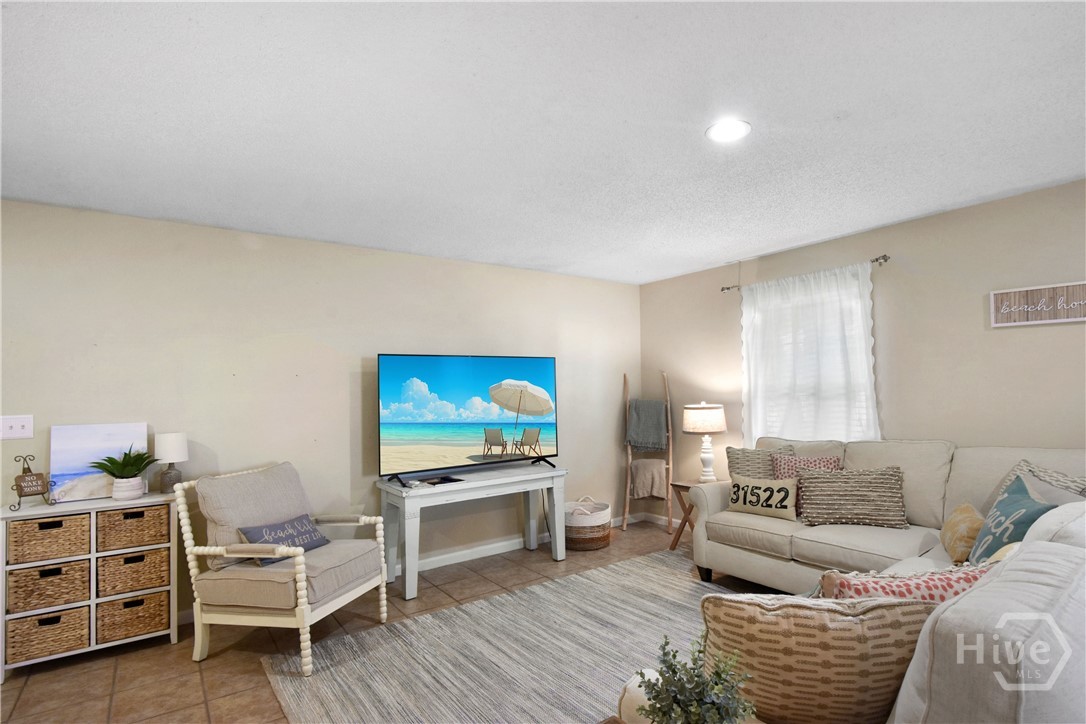 3rd image of 302 E Island Square Dr, Saint Simons Island, GA 31522 | MLS# SA355451