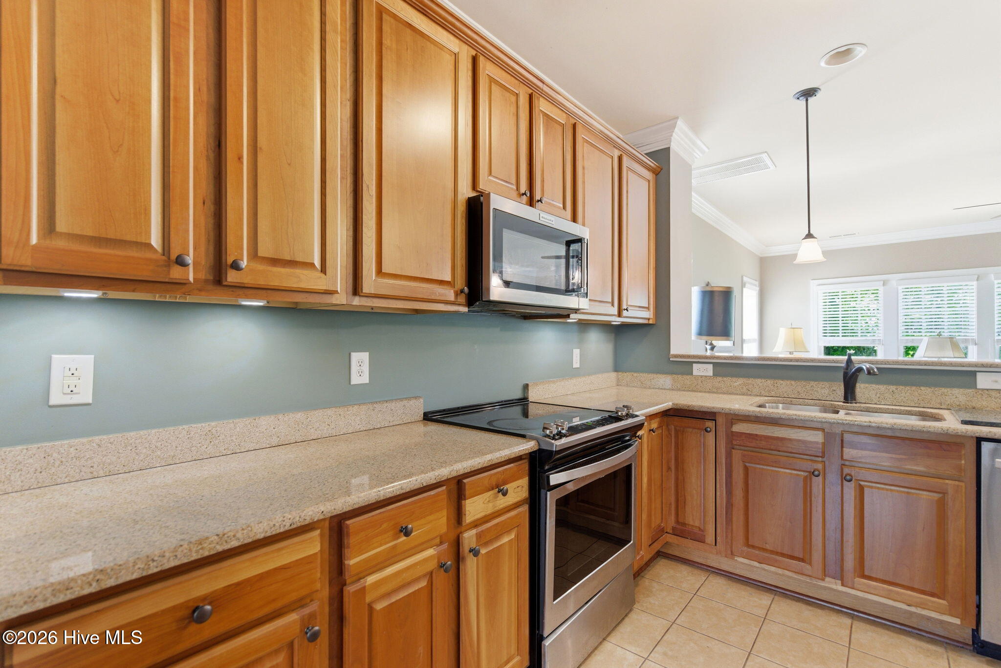 100569700 | Photo 13