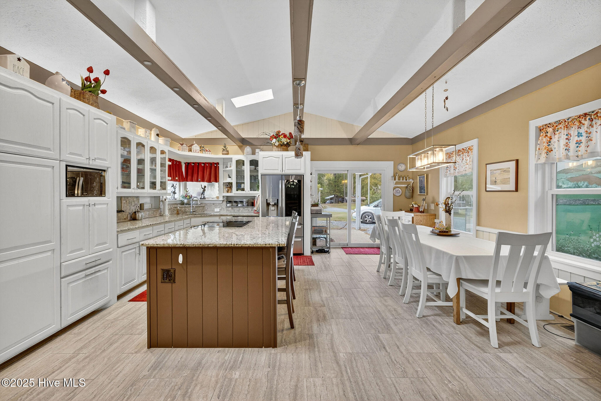 100542936 | Photo 36